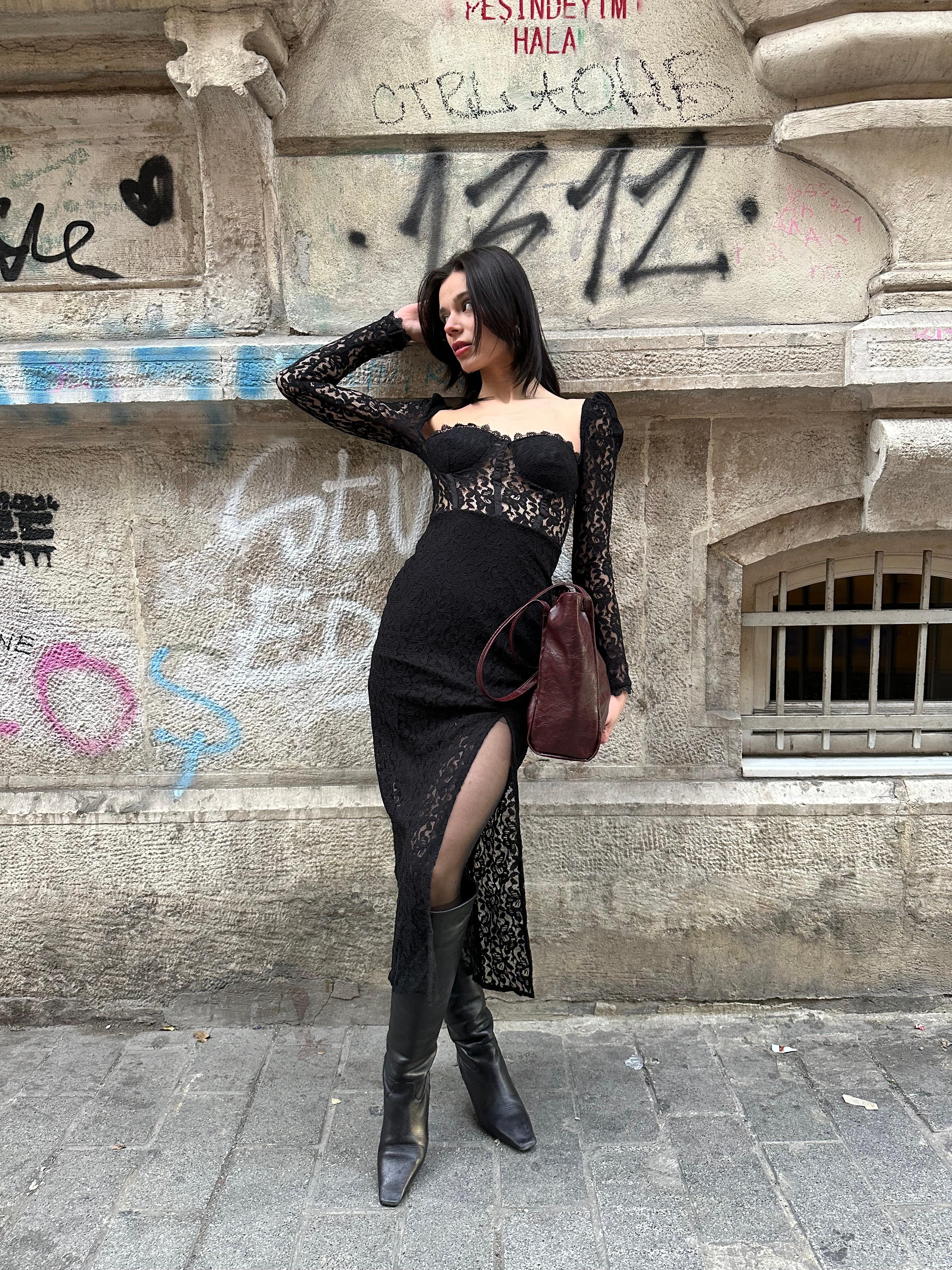 Siyah Drape Detay Dantelli Maxi Elbise