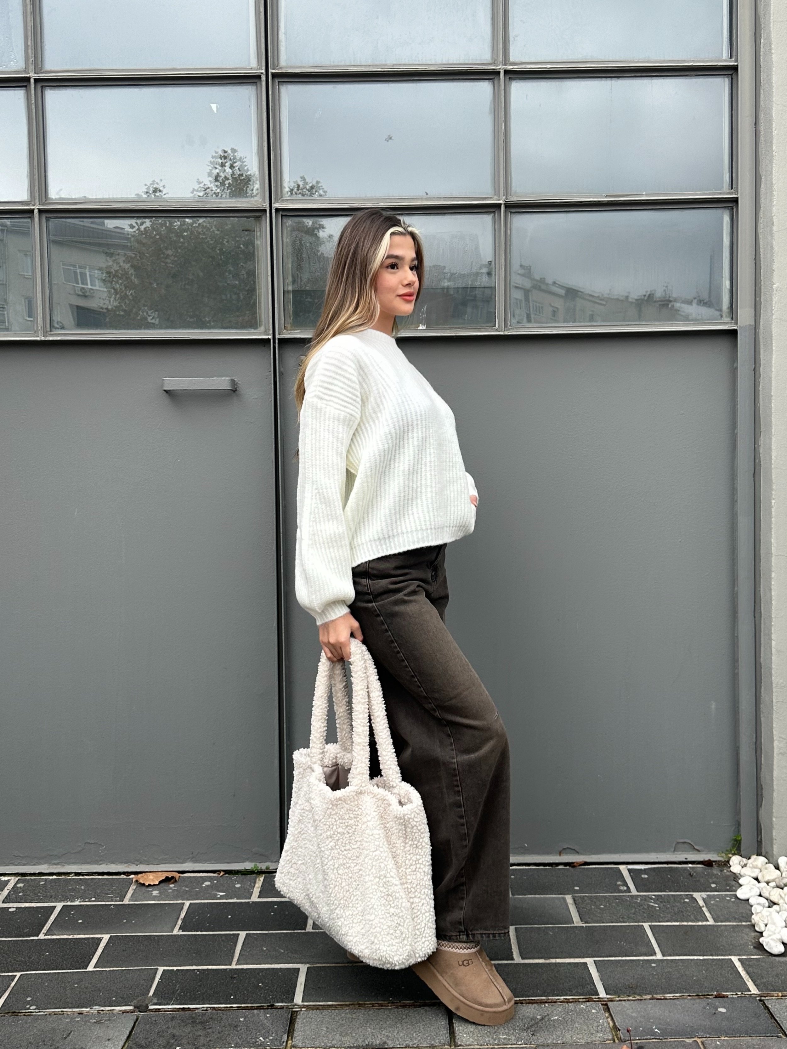 Beyaz Oversize Triko Kazak