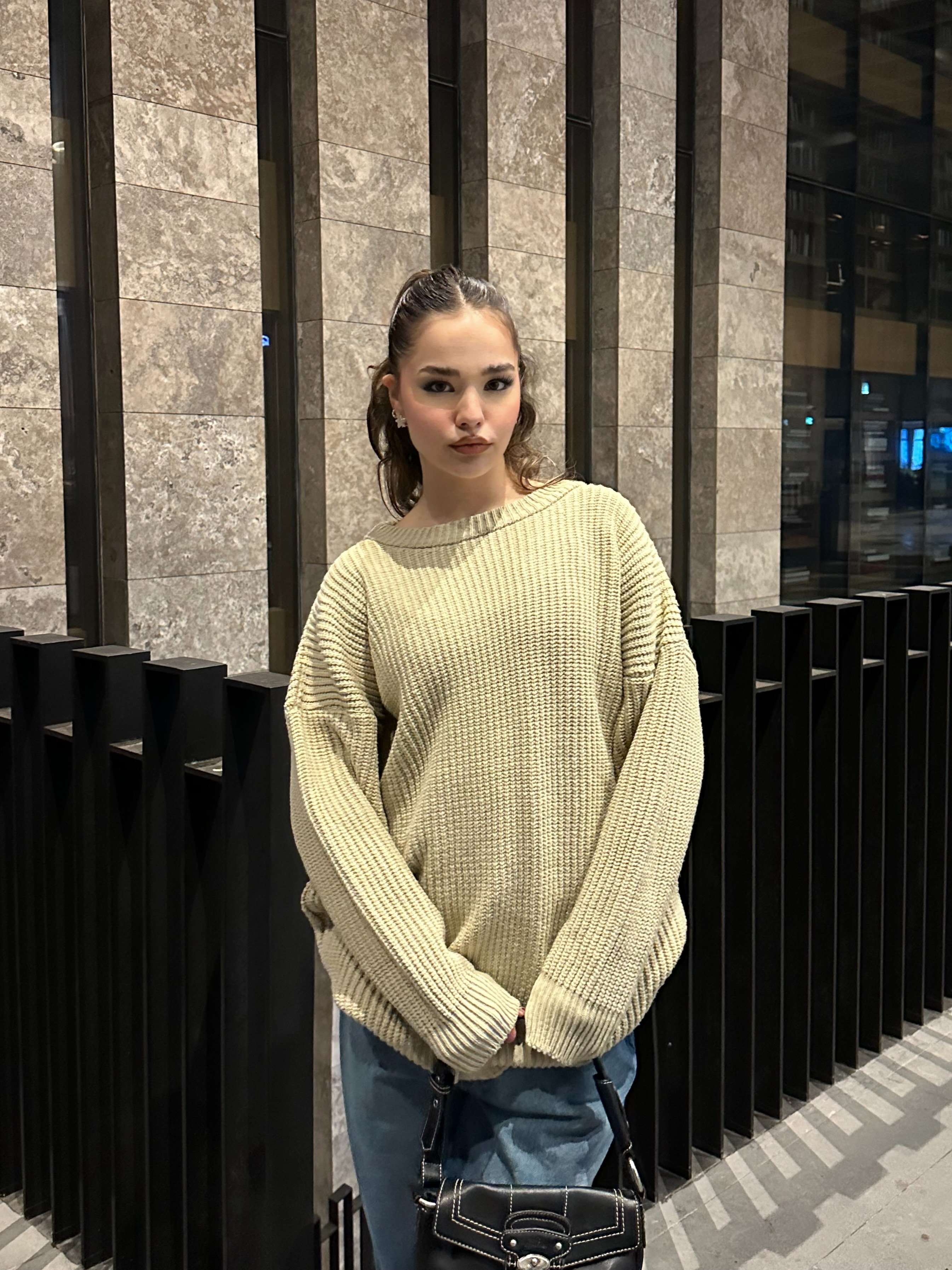 Yuvarlak Yakalı Ekru Oversize Triko Kazak