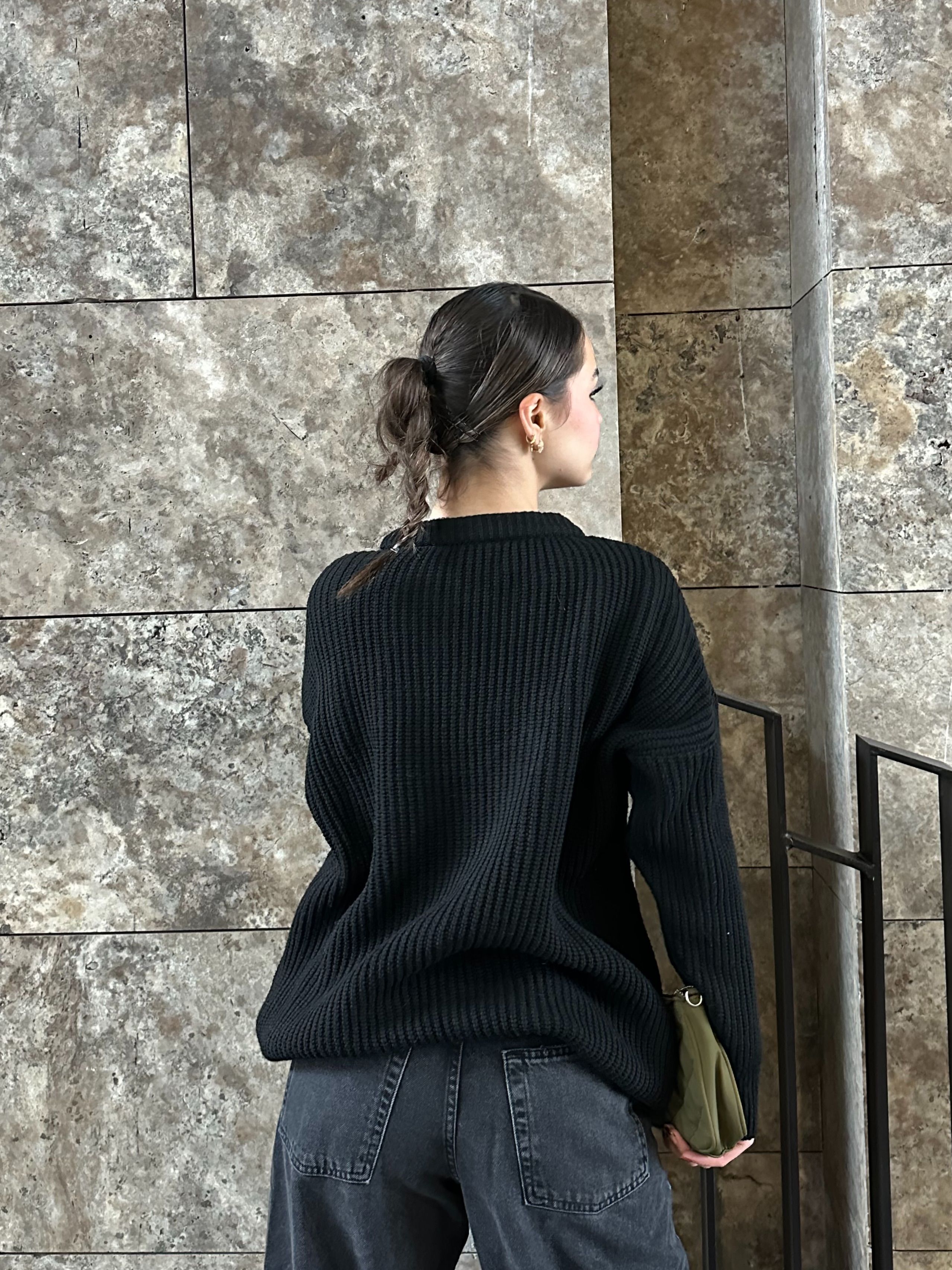 Yuvarlak Yakalı Siyah Oversize Triko Kazak