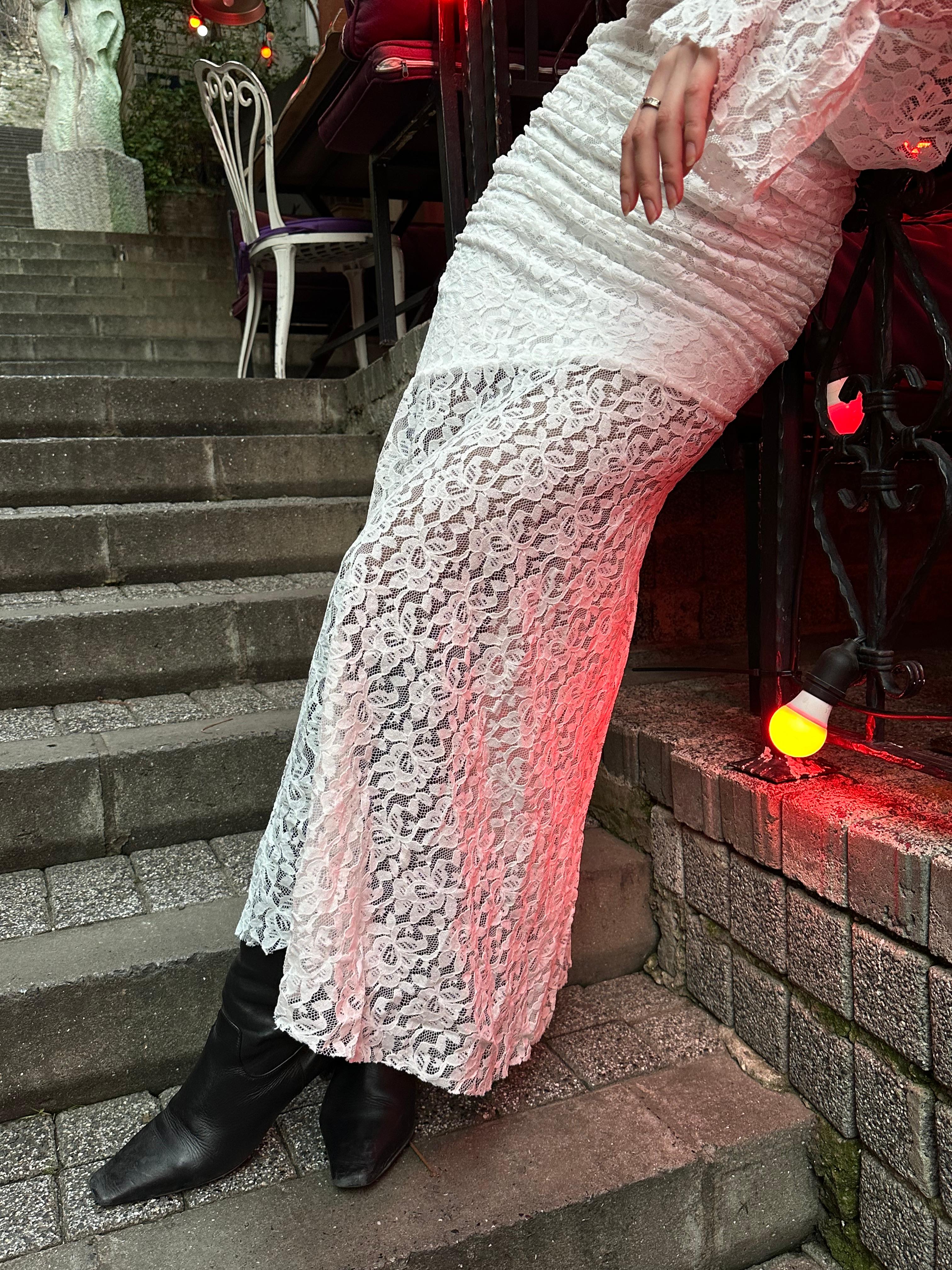 Beyaz Drape Detay Dantelli Maxi Elbise