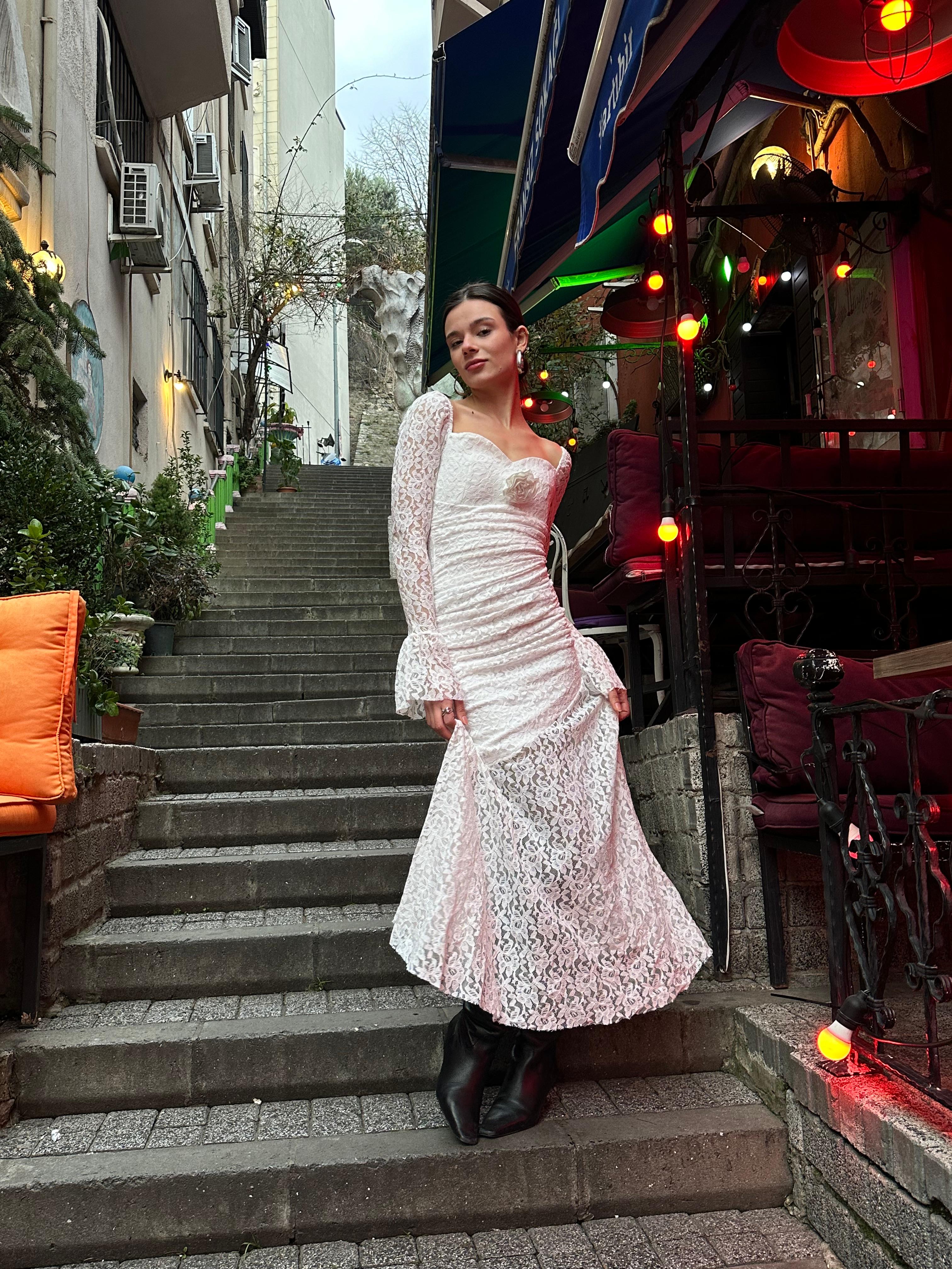 Beyaz Drape Detay Dantelli Maxi Elbise
