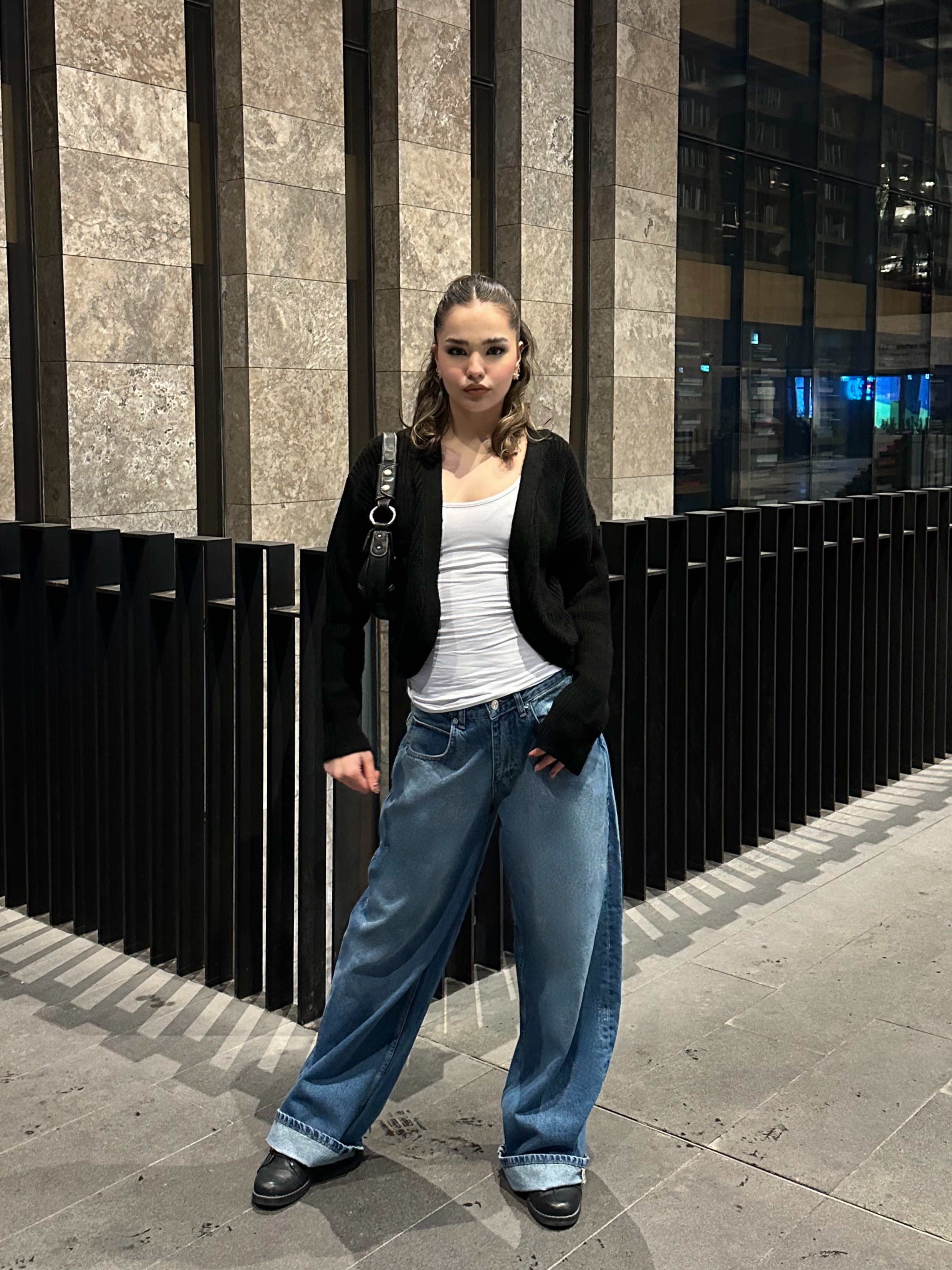 Biyeli Crop Siyah Triko Hırka