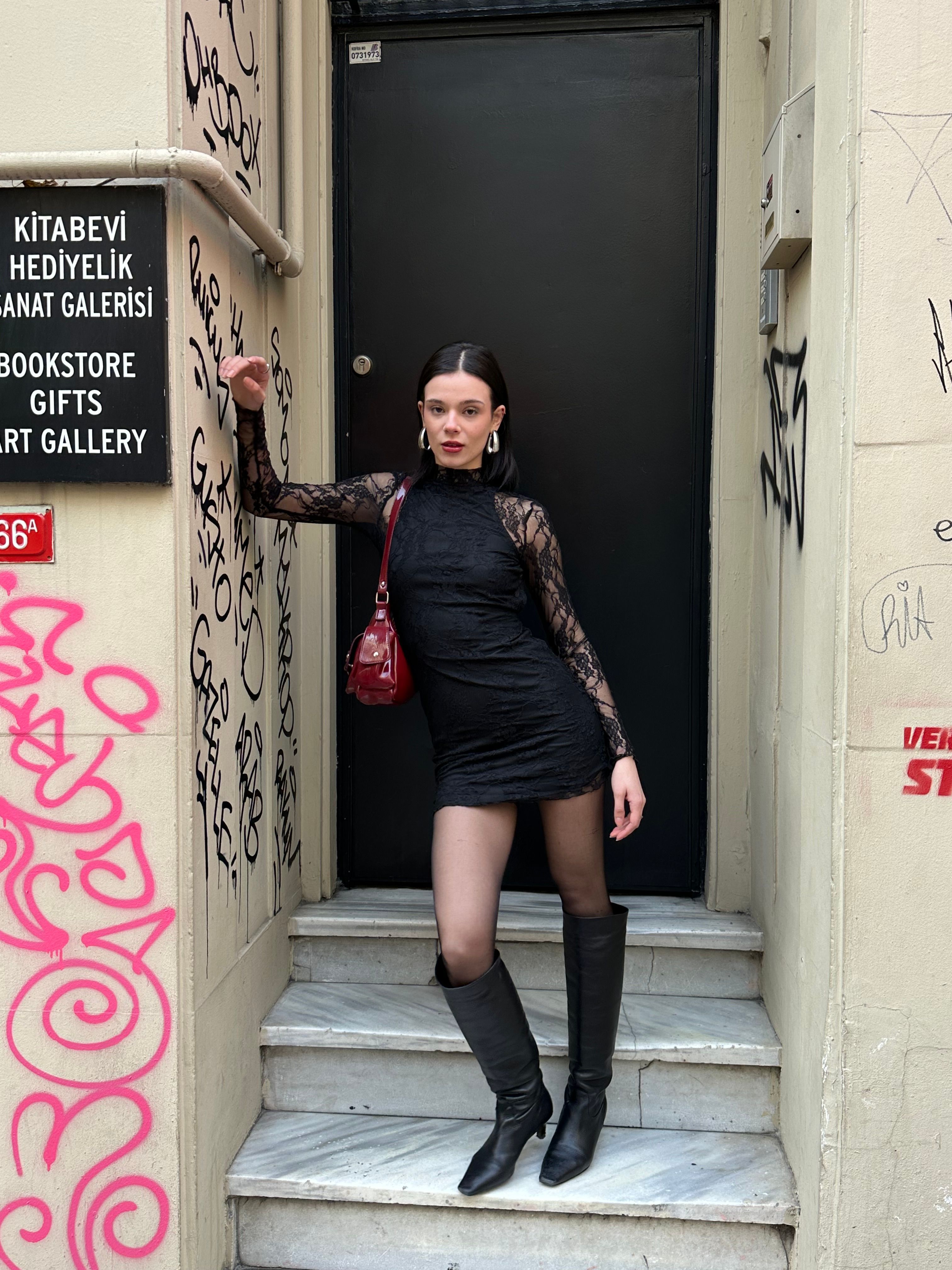 Siyah Dantel Detay Mini Elbise