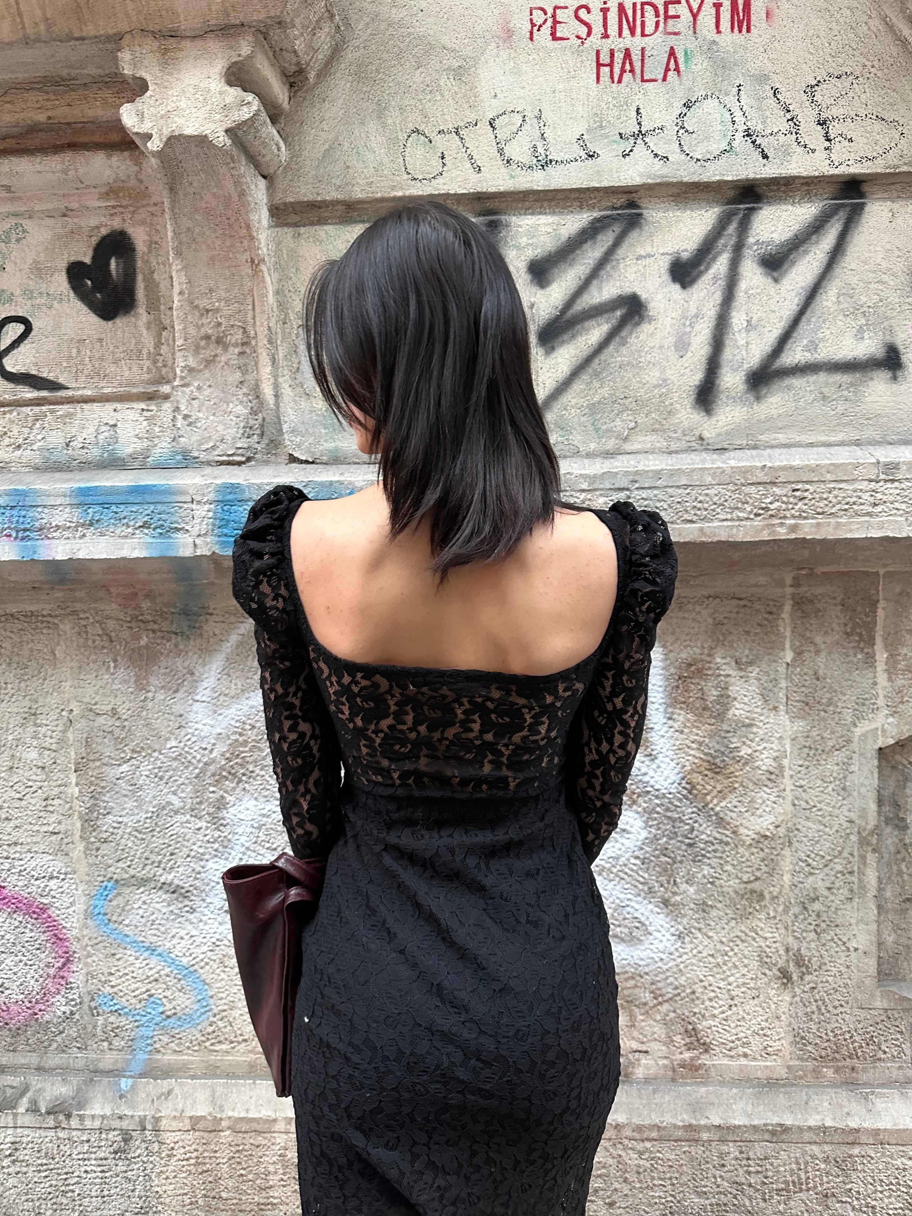 Siyah Drape Detay Dantelli Maxi Elbise