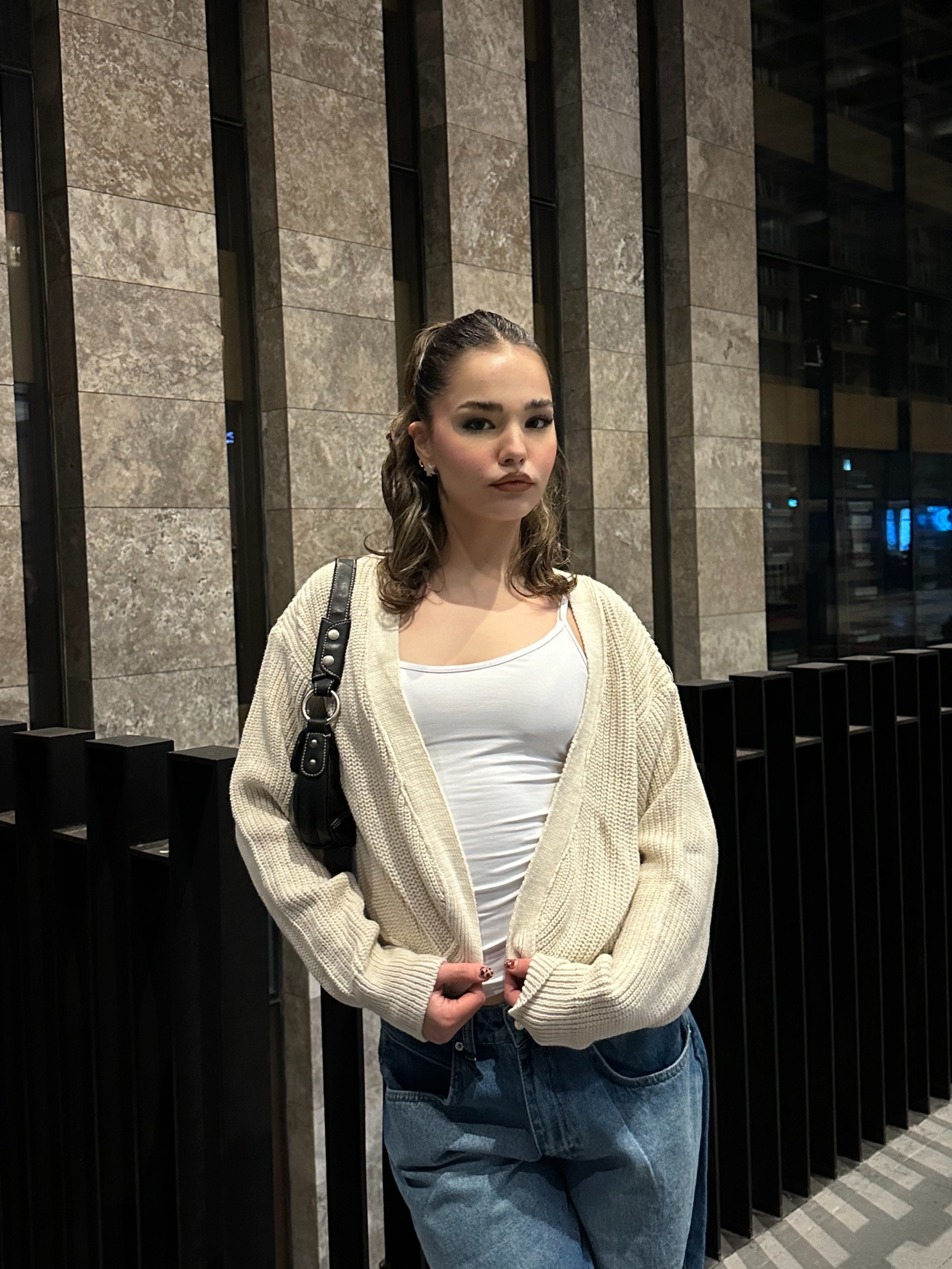 Biyeli Crop Bej Triko Hırka