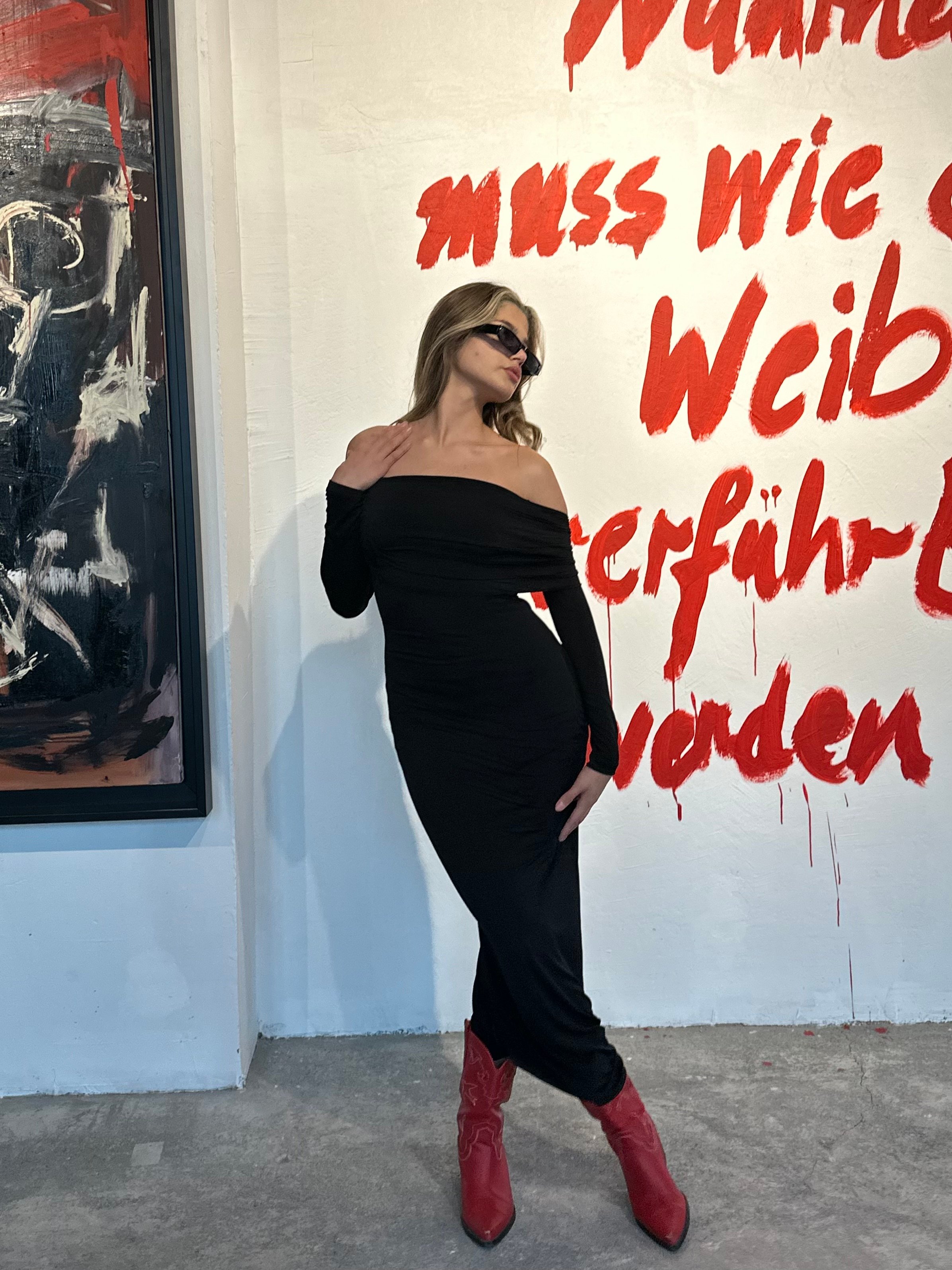 Sinatra Madonna Yaka Siyah Elbise