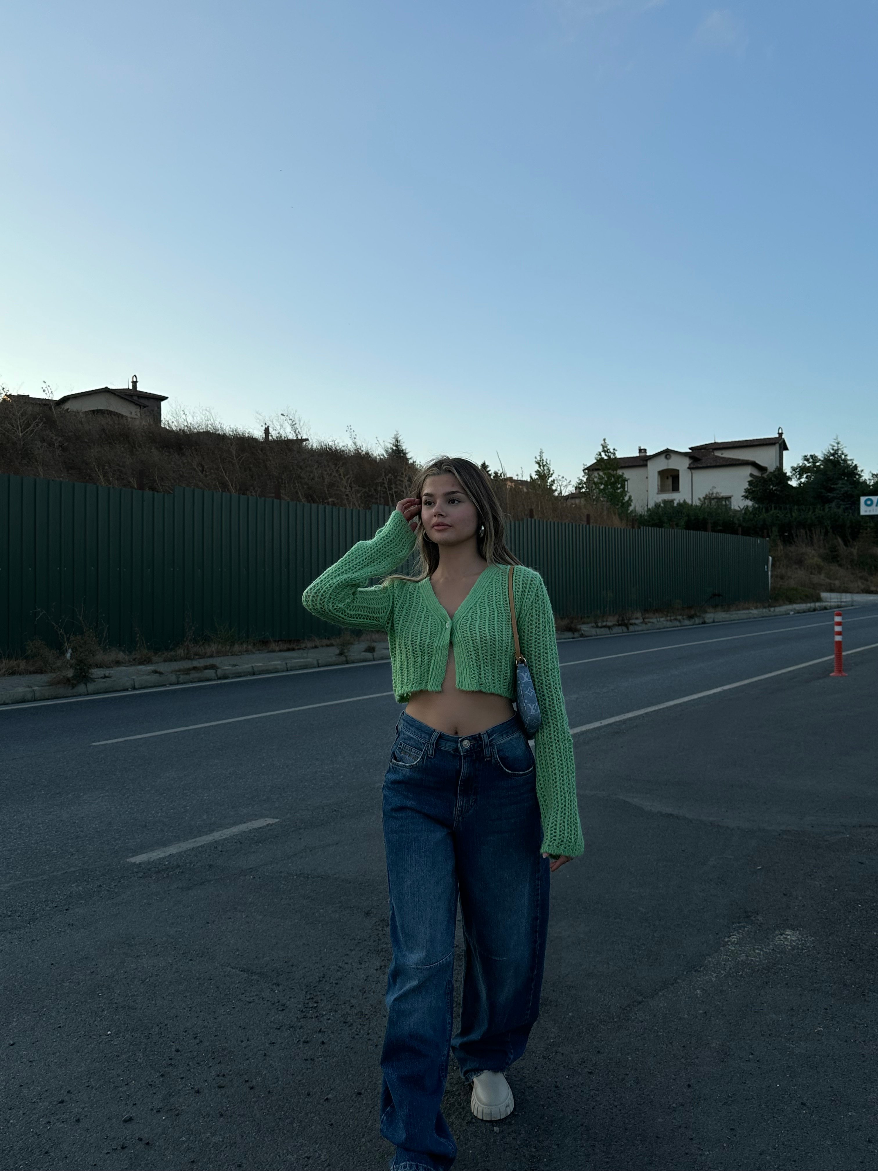 V Yaka Düğmeli Yeşil Crop