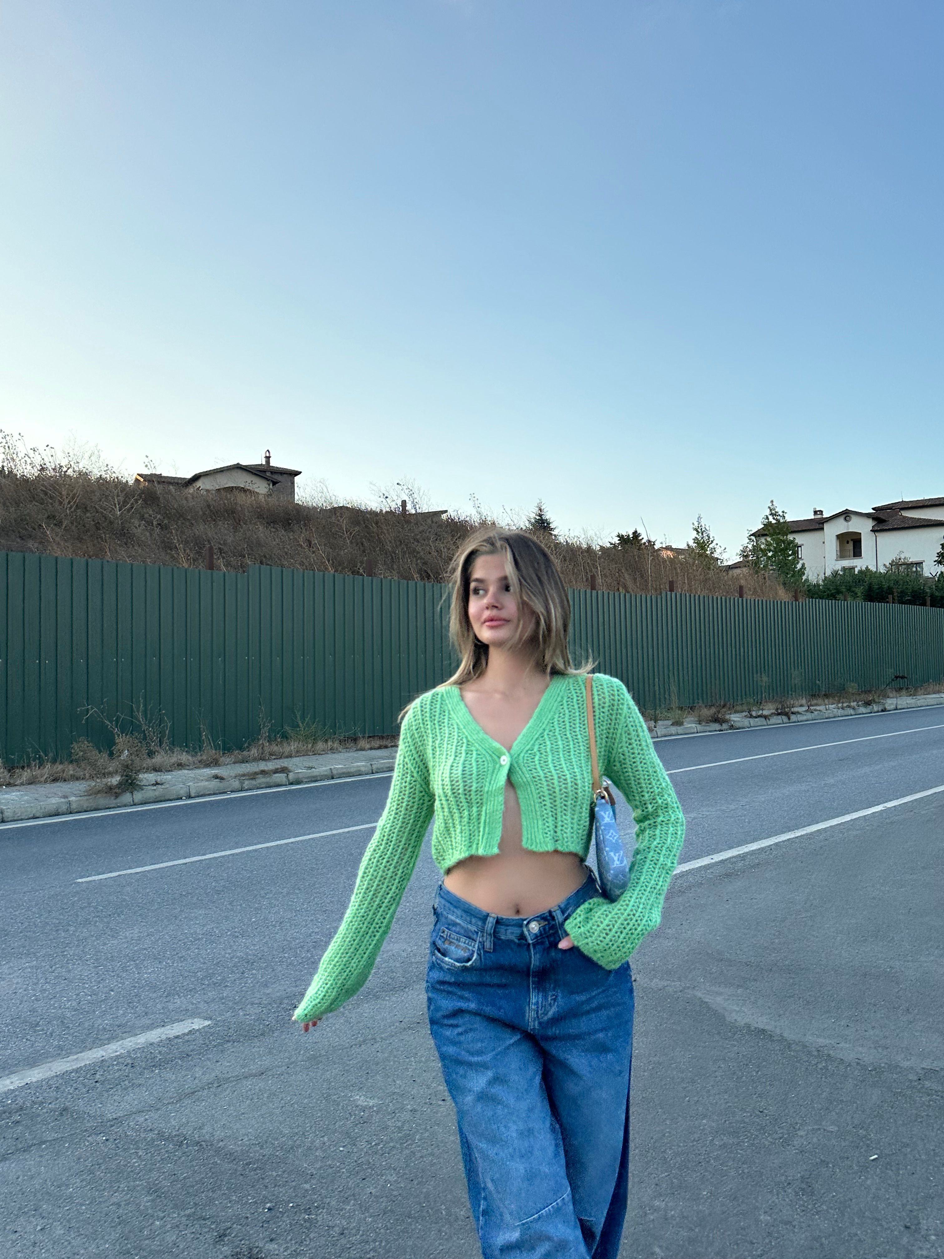 V Yaka Düğmeli Yeşil Crop