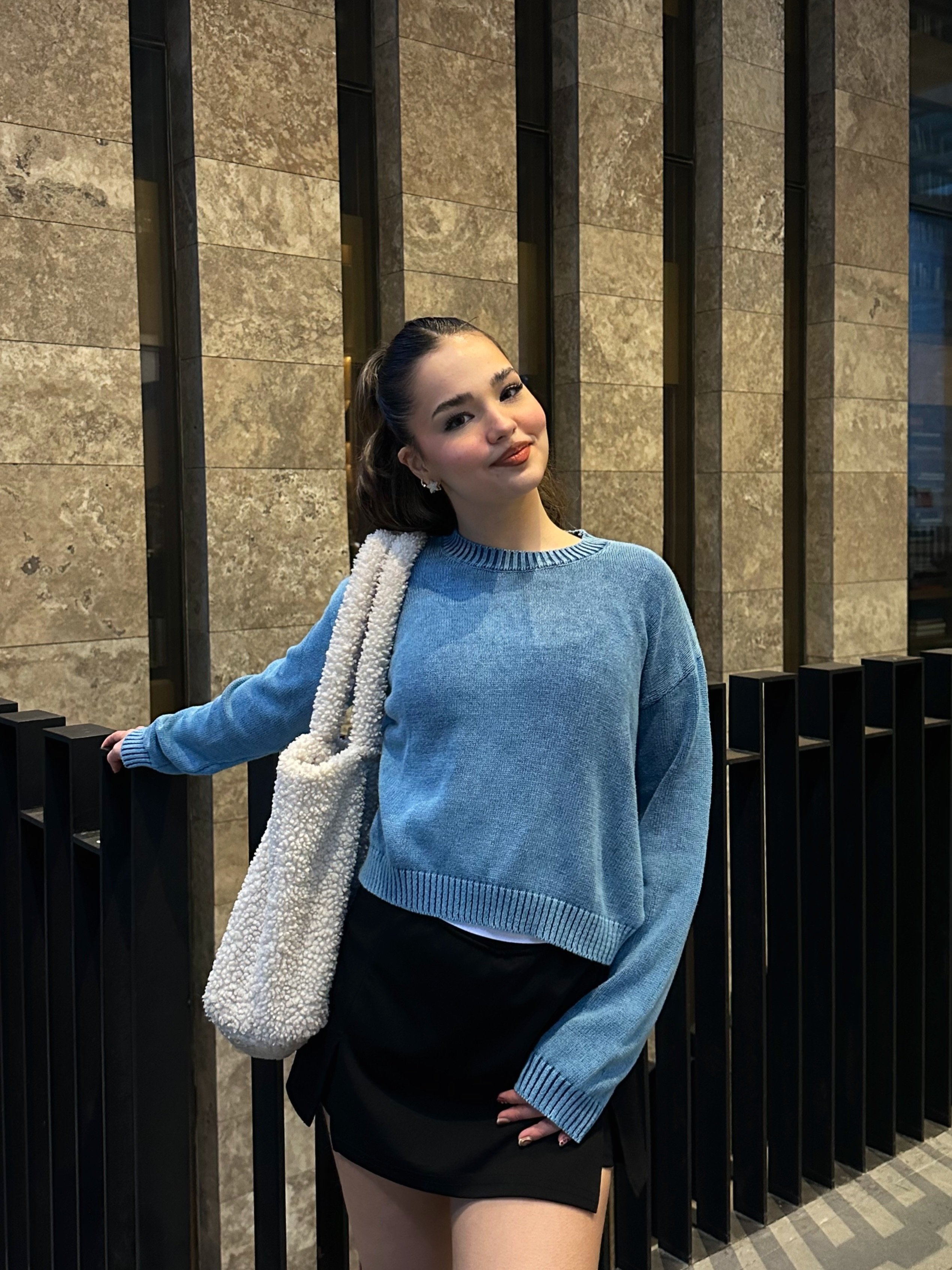 Yıkamalı Mavi Triko Kazak