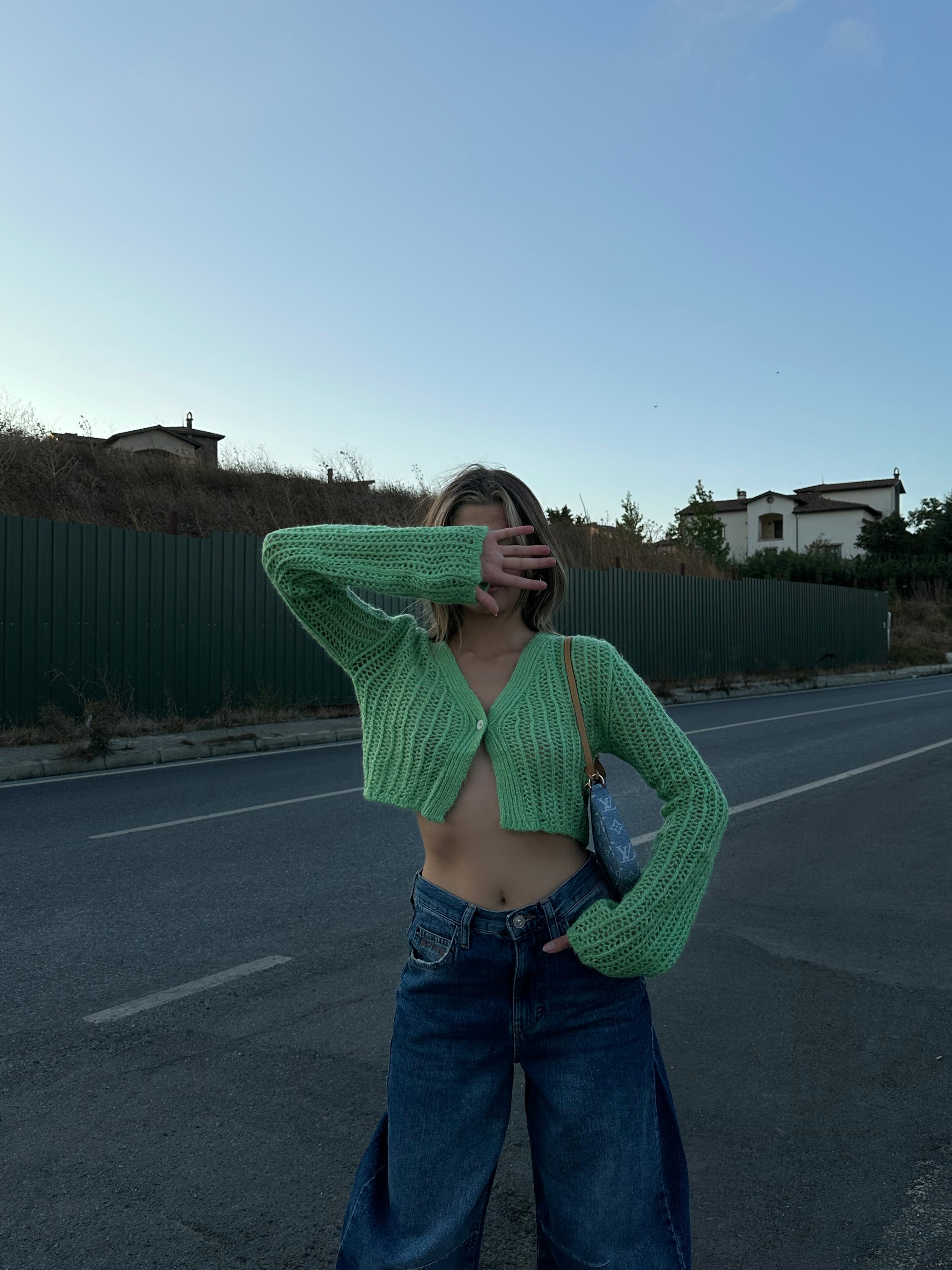 V Yaka Düğmeli Yeşil Crop