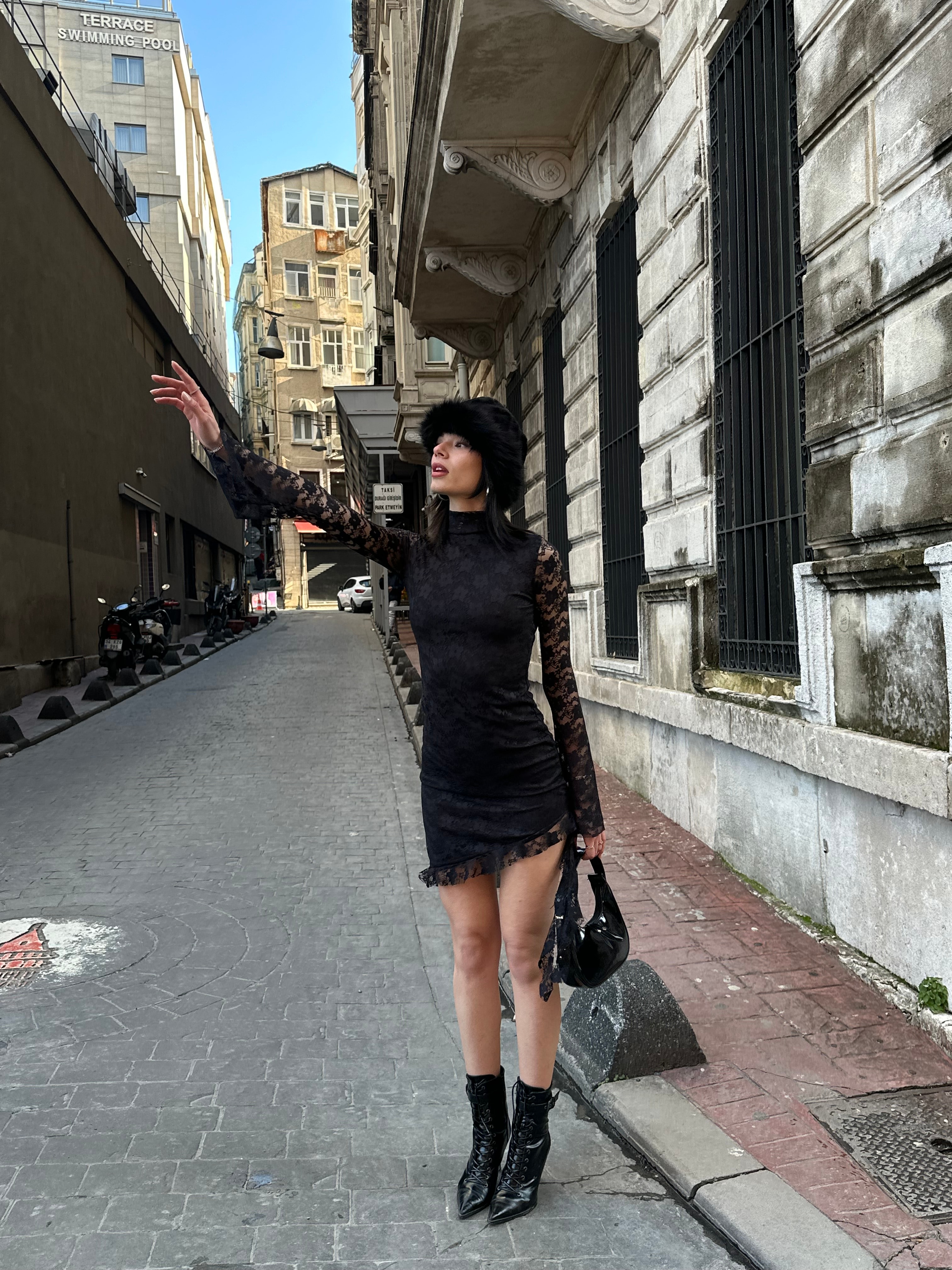 Siyah İspanyol Kol Dantelli Elbise