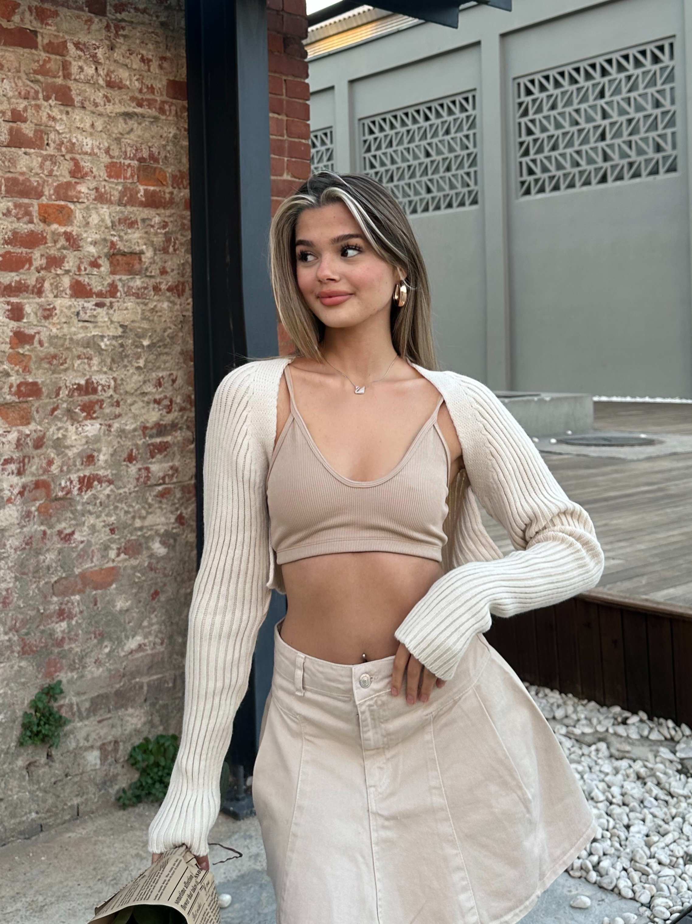 Taş Rengi Düğmesiz Triko Crop Hırka