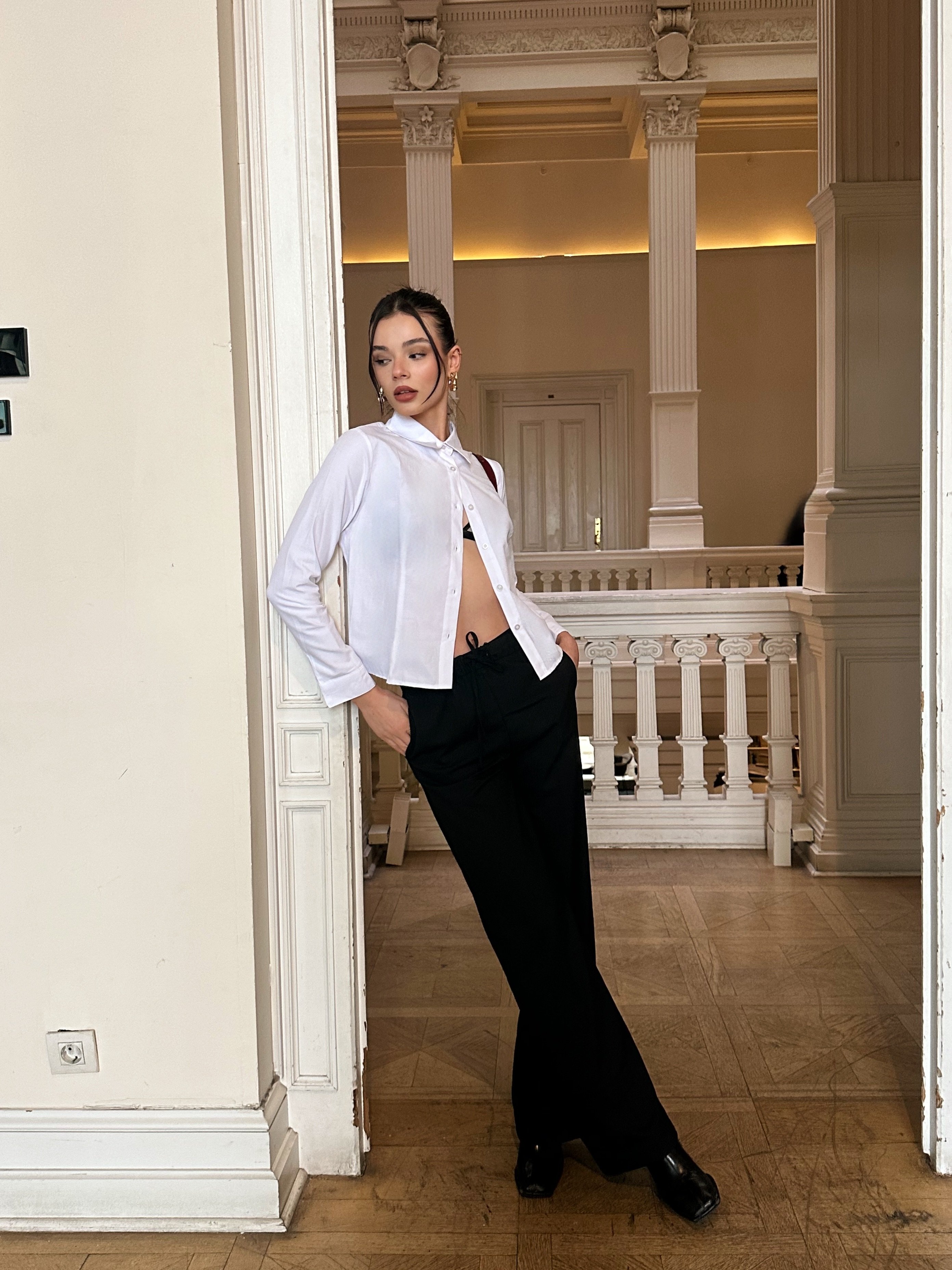 Siyah Belden Bağcıklı Kumaş Pantolon