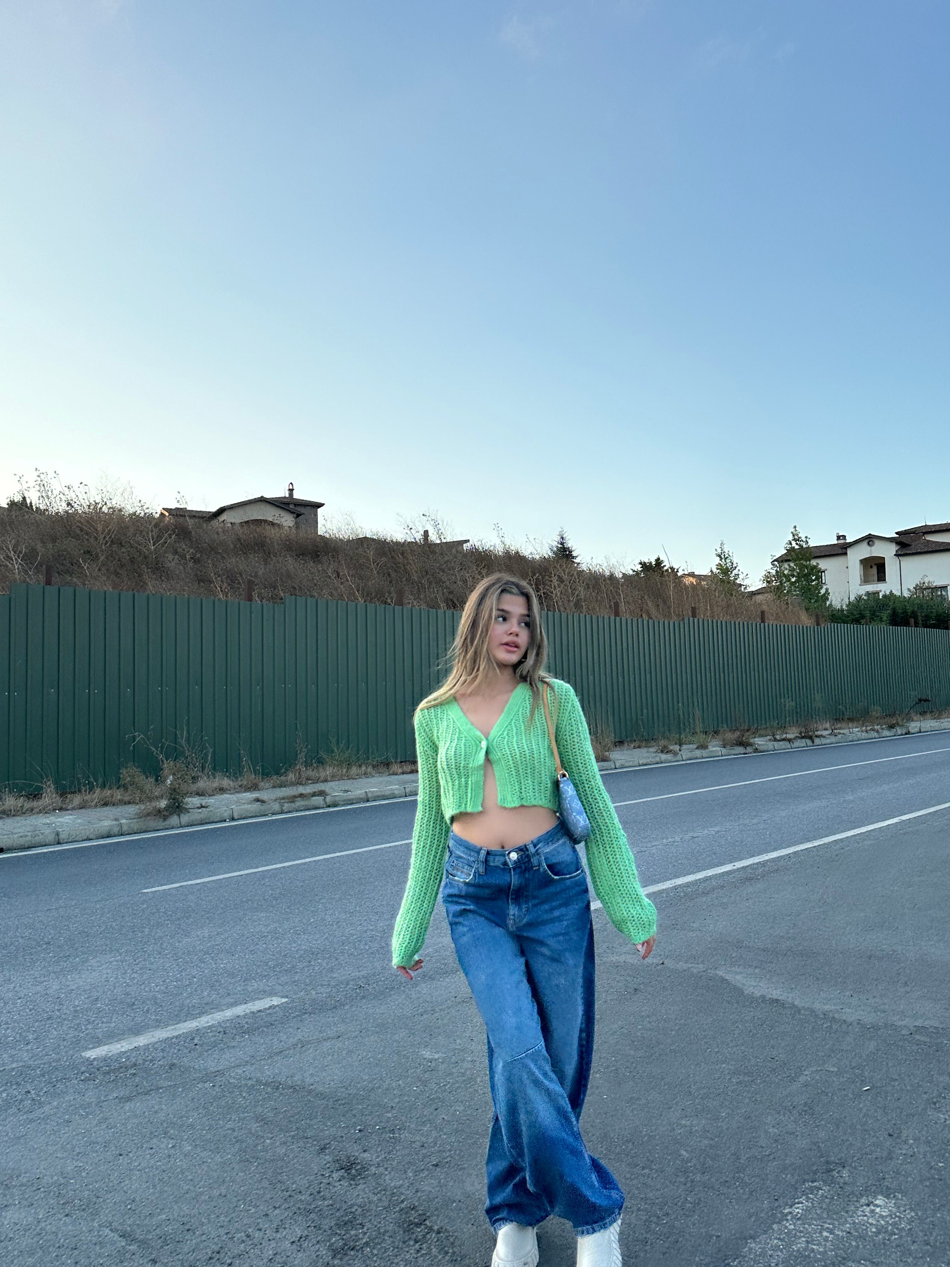 V Yaka Düğmeli Yeşil Crop