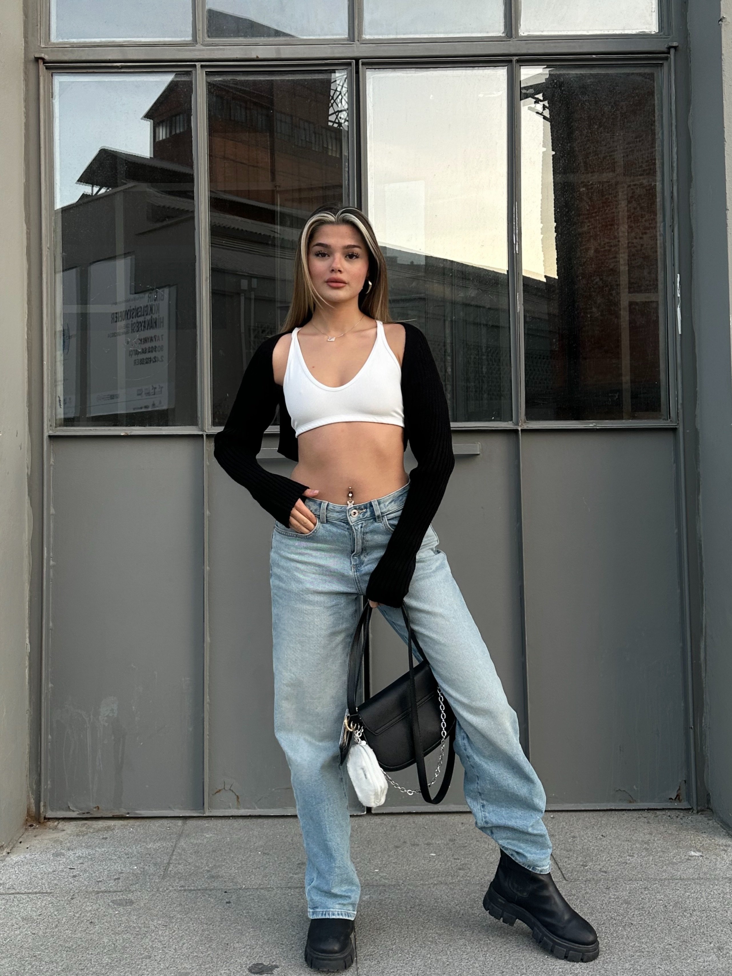 Siyah Düğmesiz Triko Crop Hırka