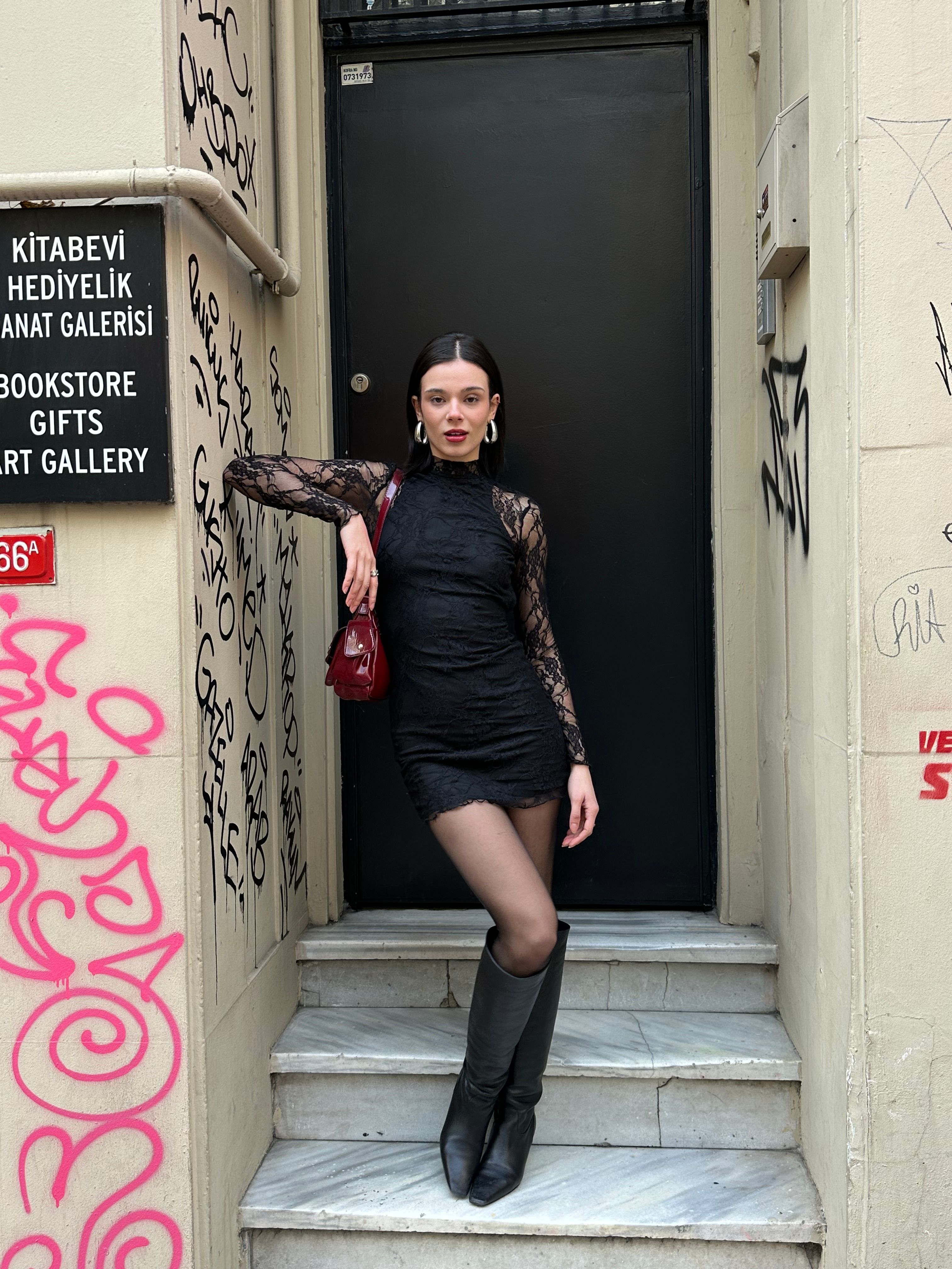Siyah Dantel Detay Mini Elbise