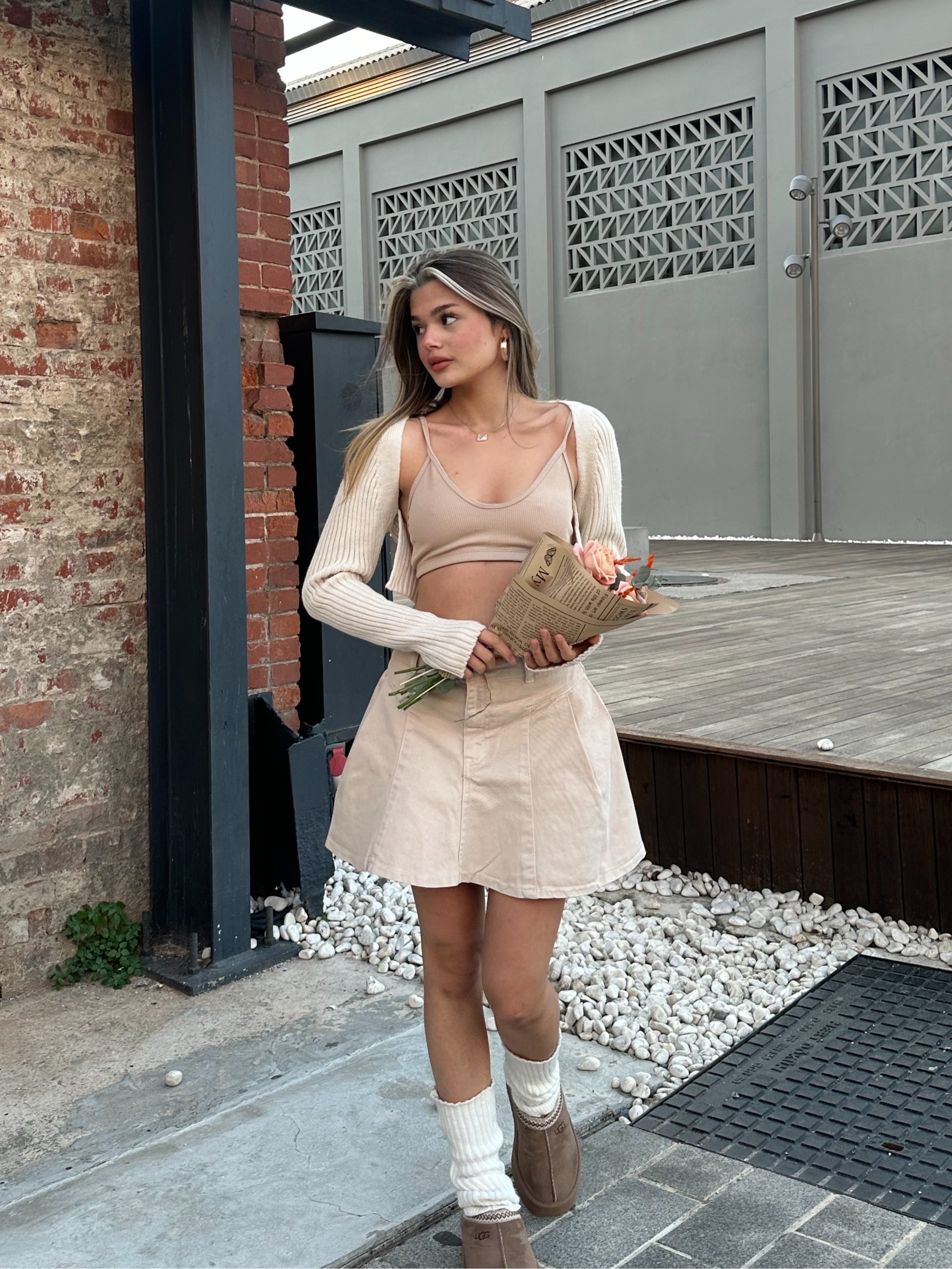 Taş Rengi Düğmesiz Triko Crop Hırka