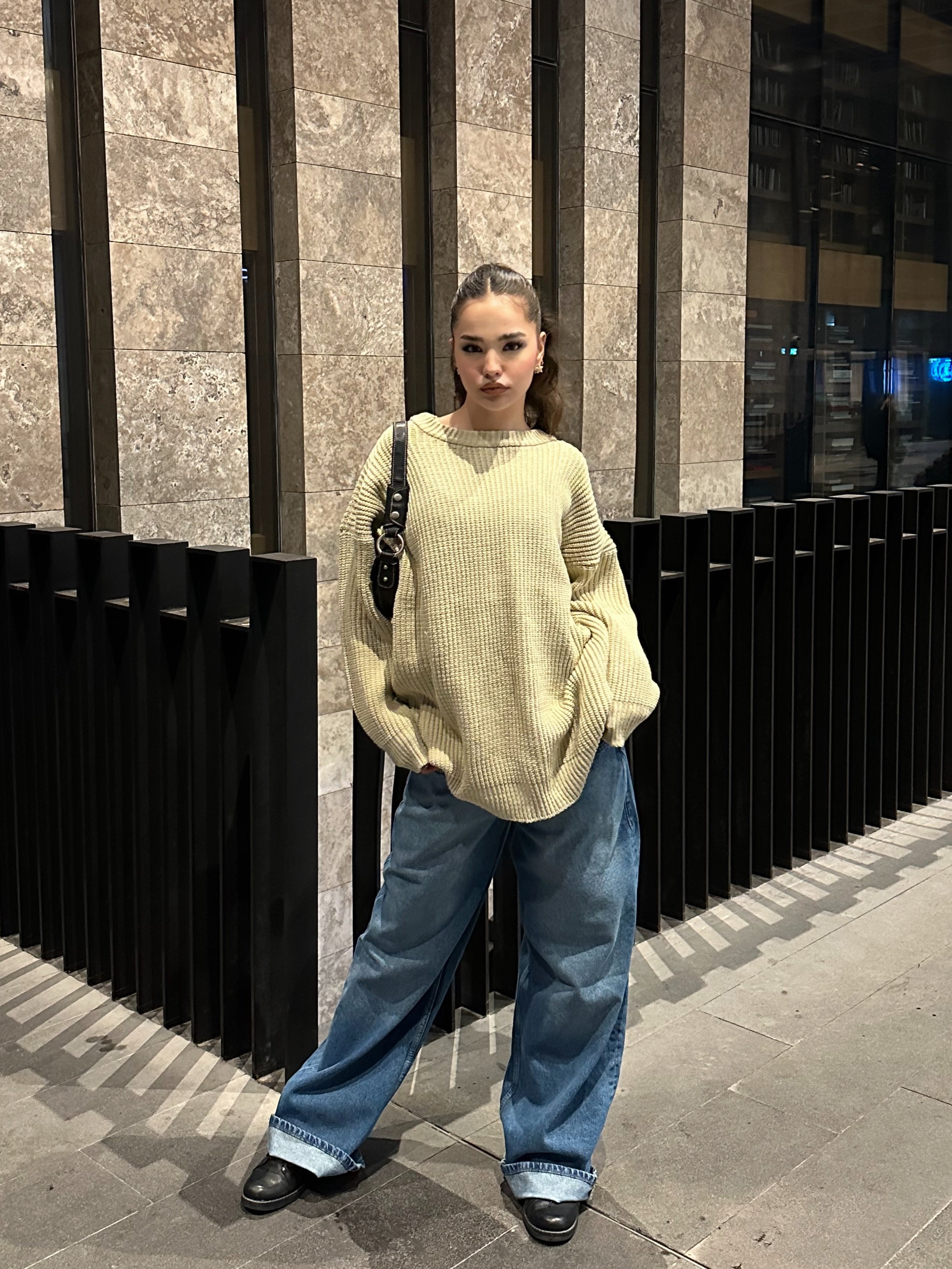 Yuvarlak Yakalı Ekru Oversize Triko Kazak