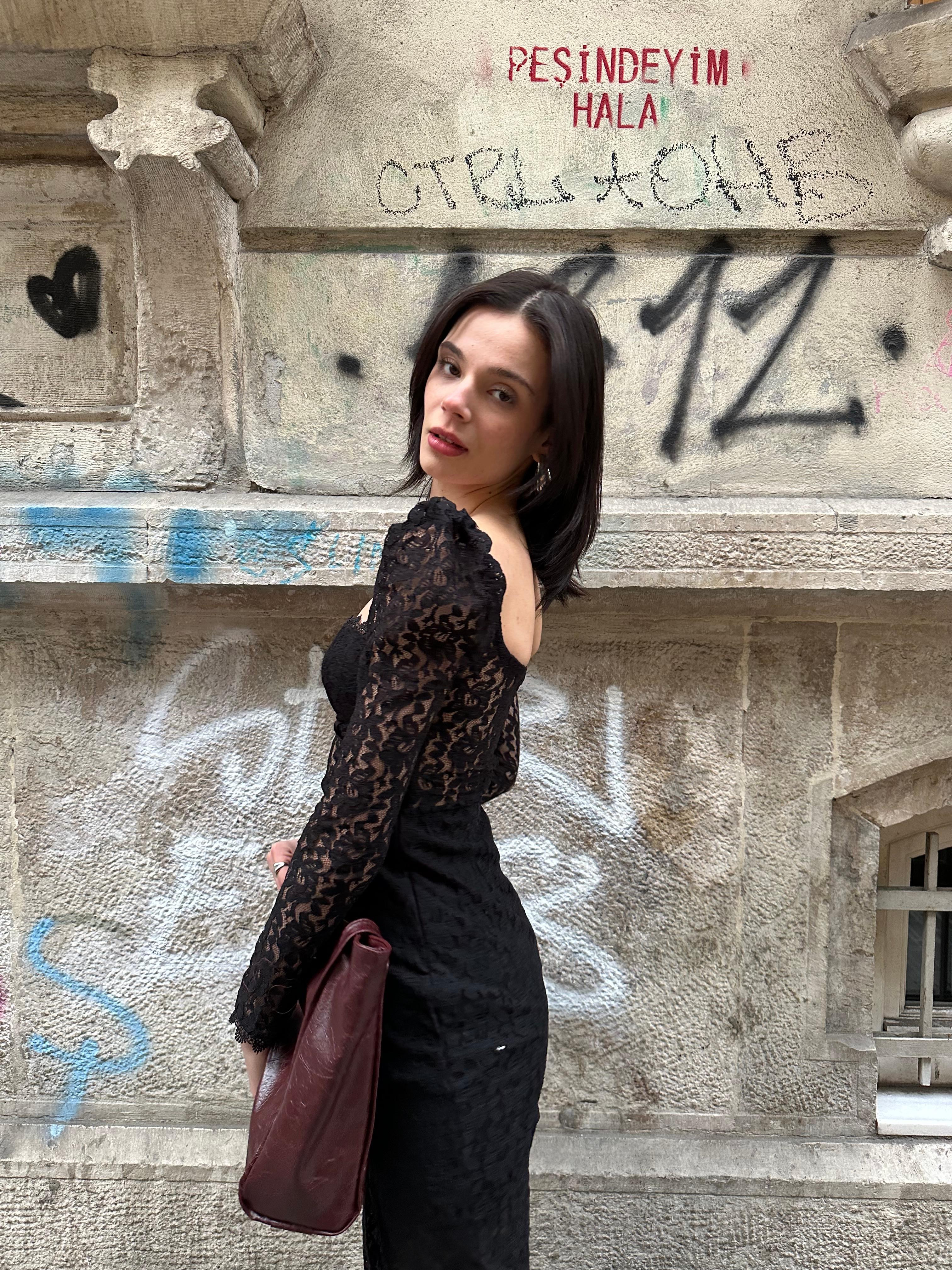 Siyah Drape Detay Dantelli Maxi Elbise