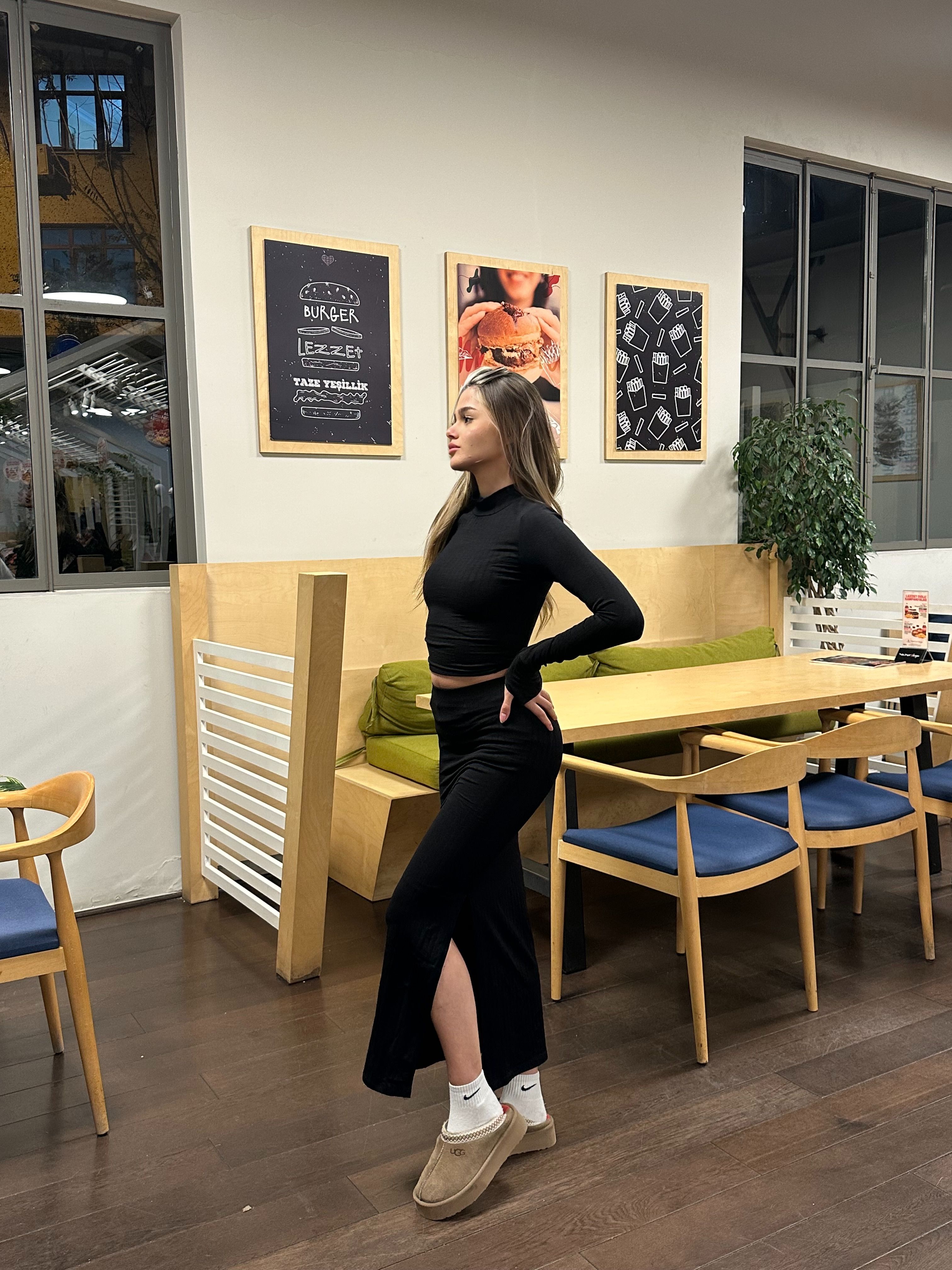 Siyah Yırtmaçlı Baha Takım Elbise