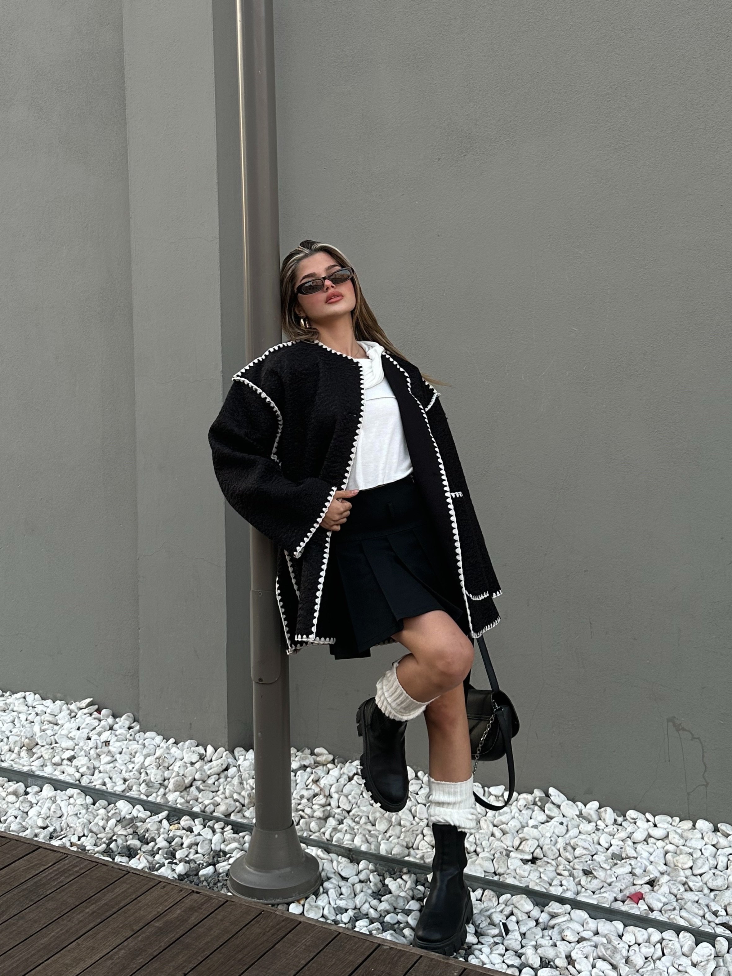 Siyah Atkılı Ceket
