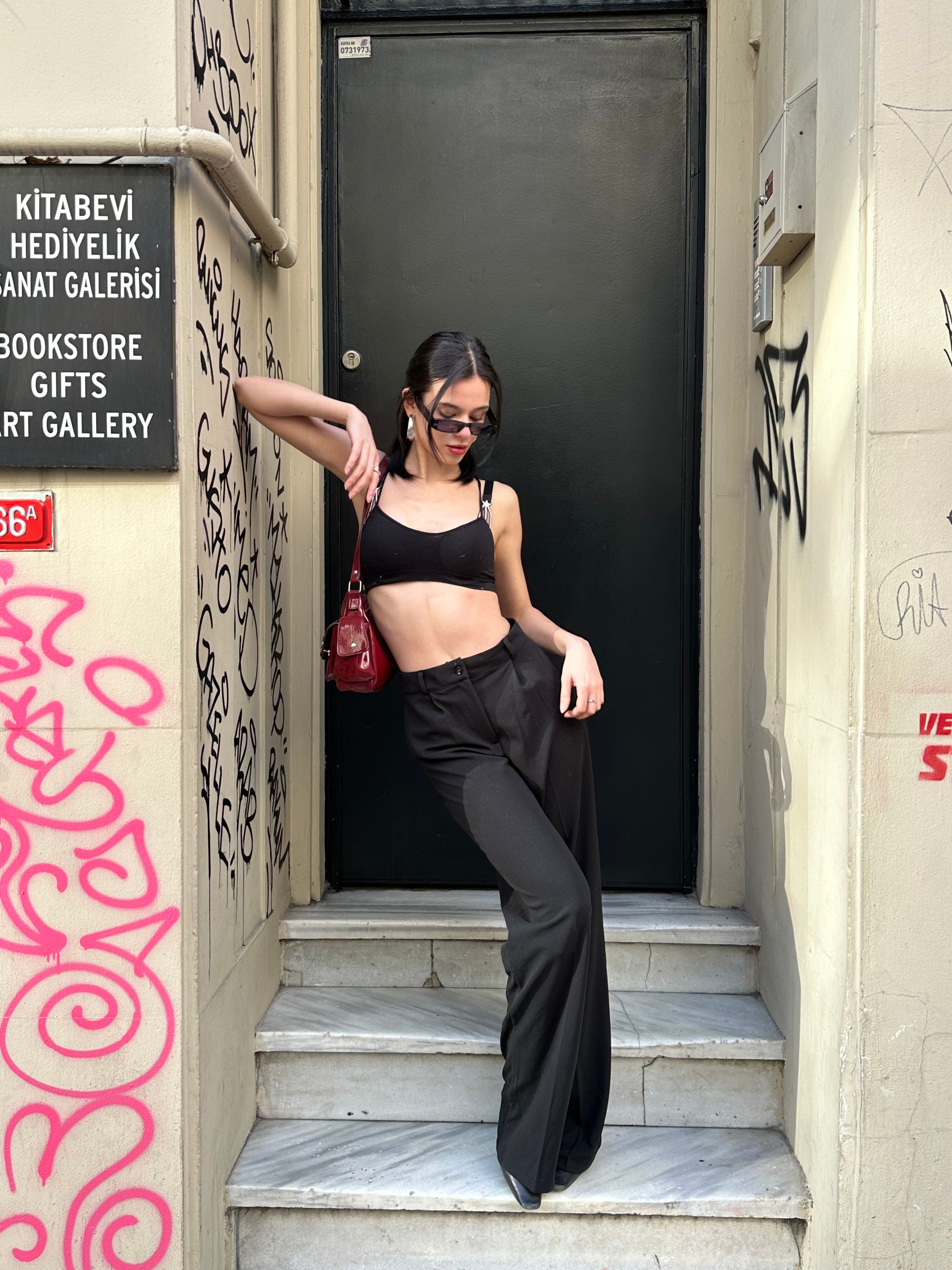 Siyah Rahat Kesim Kumaş Pantolon