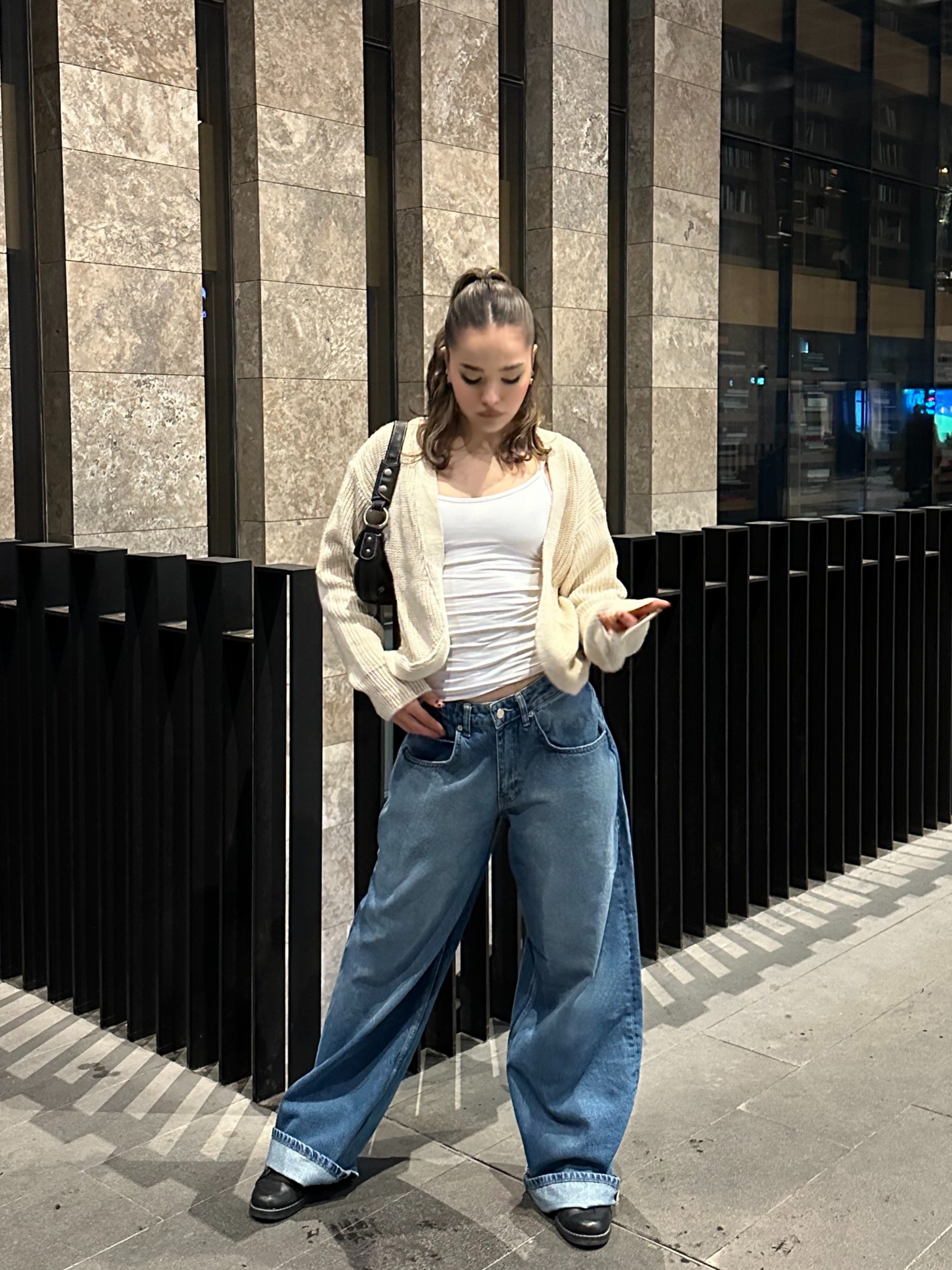 Biyeli Crop Bej Triko Hırka