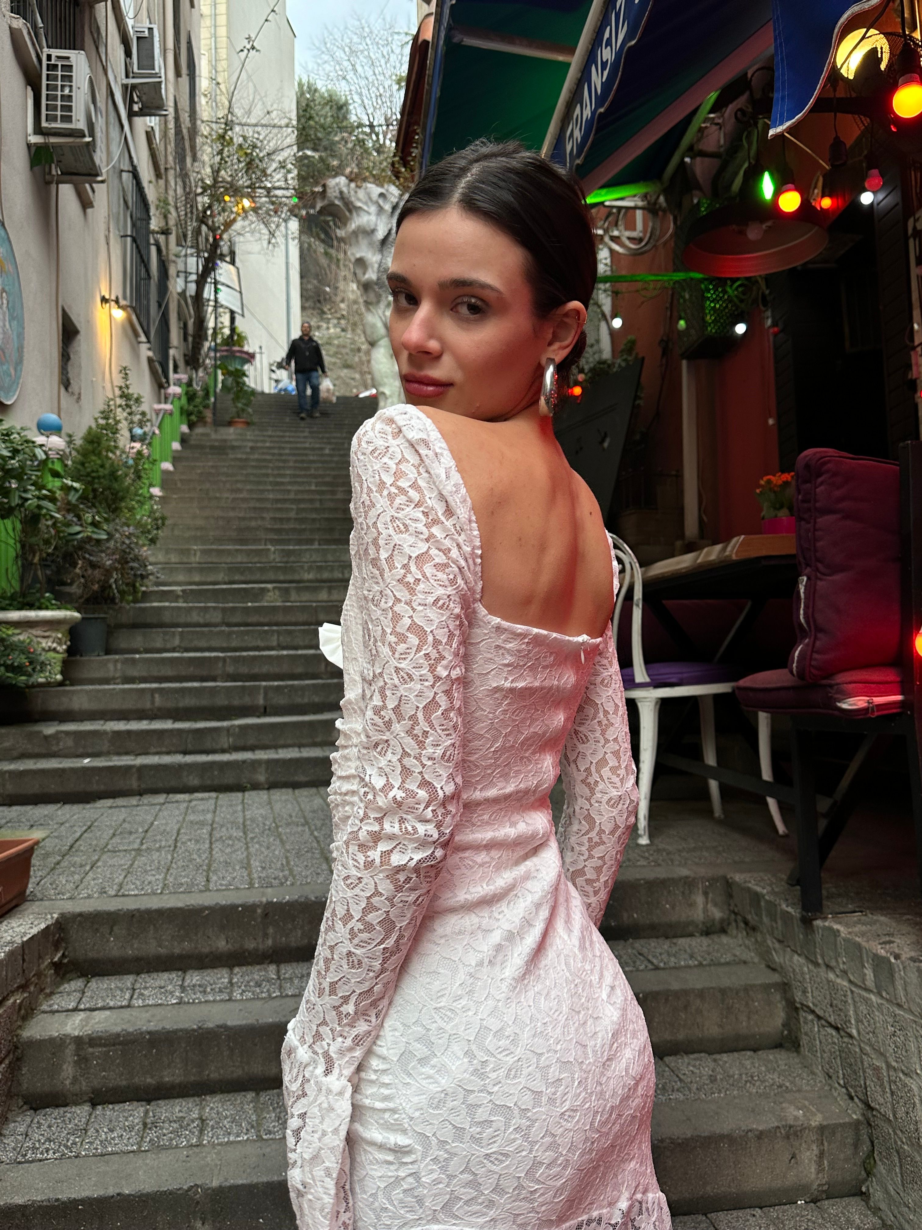 Beyaz Drape Detay Dantelli Maxi Elbise