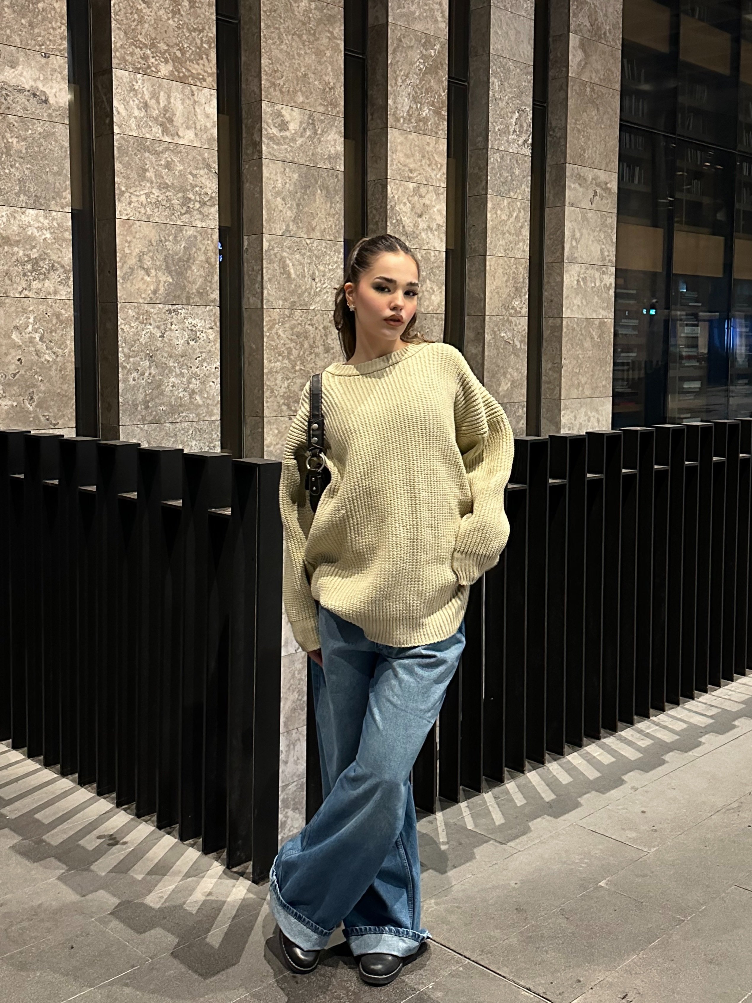 Yuvarlak Yakalı Ekru Oversize Triko Kazak