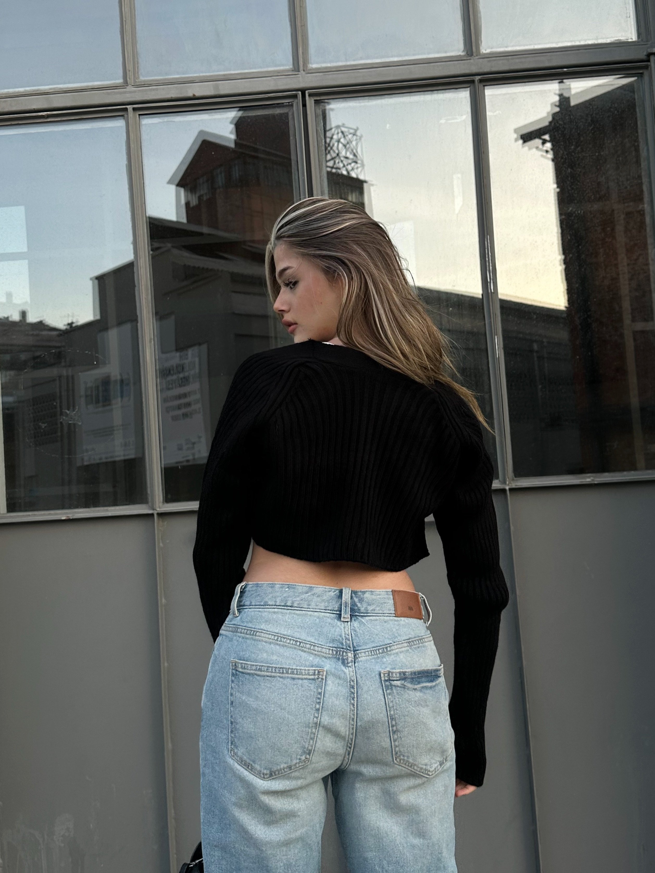 Siyah Düğmesiz Triko Crop Hırka