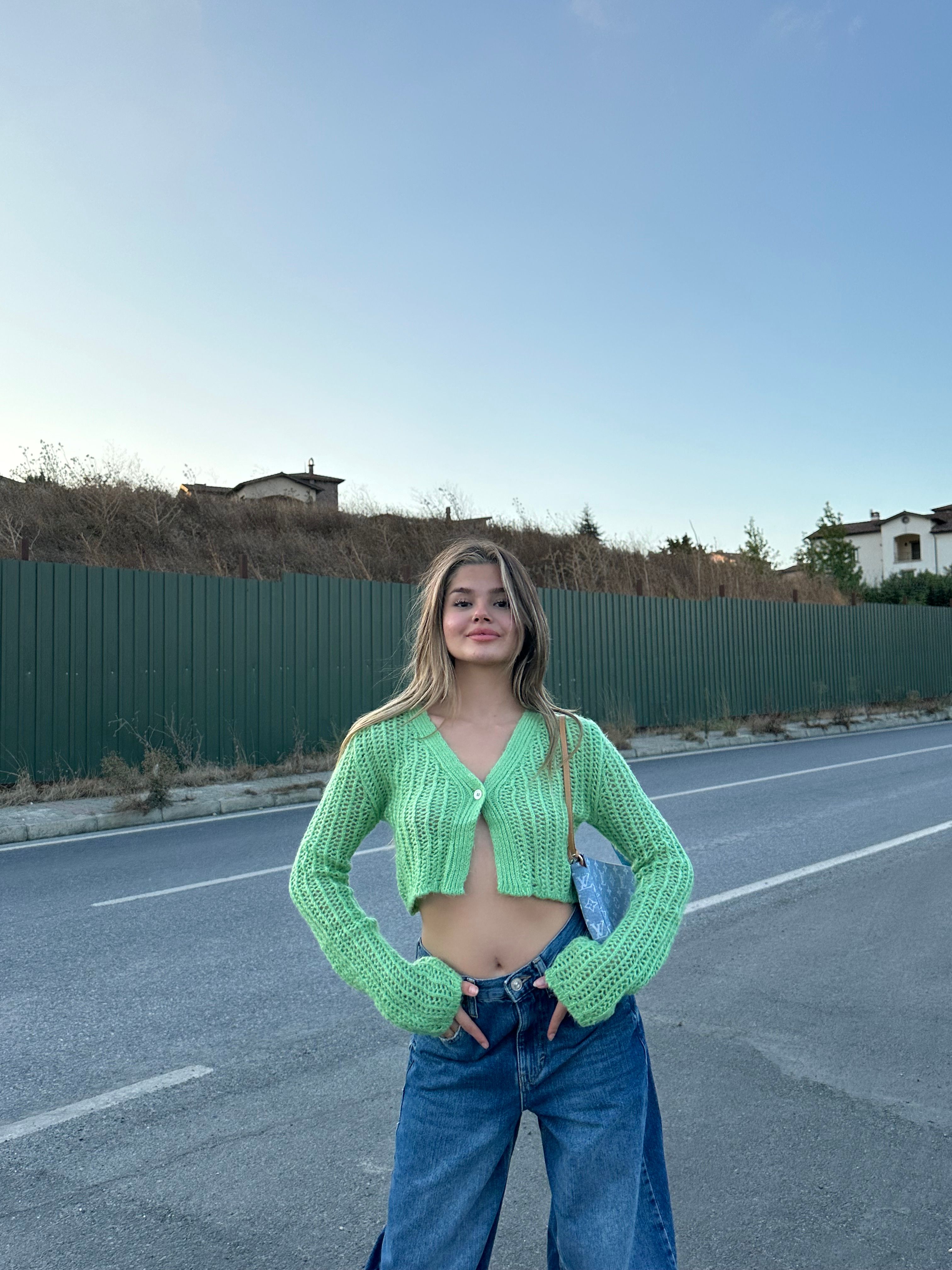 V Yaka Düğmeli Yeşil Crop