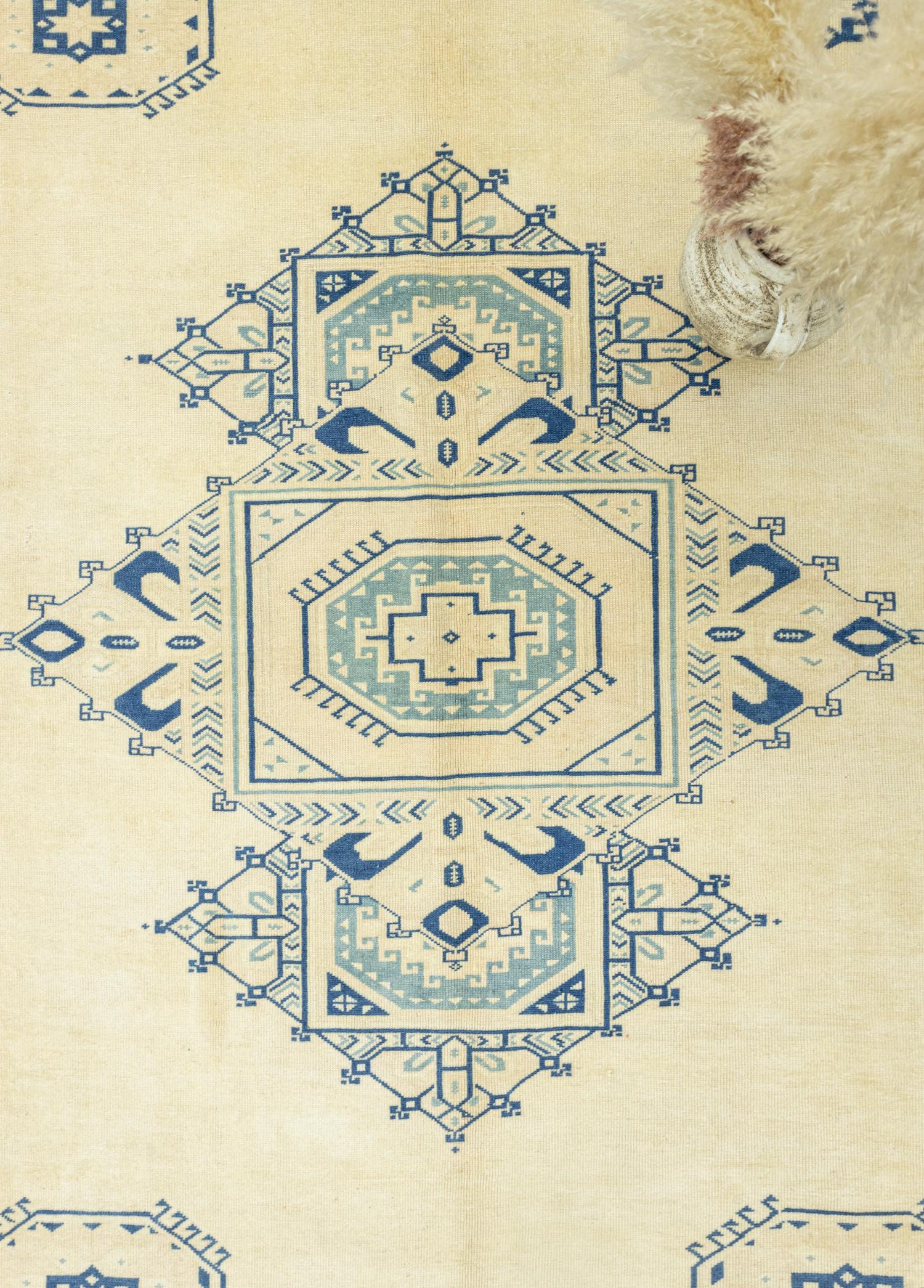 Madra Rustic Handwoven Wool Rug 278x372 cm