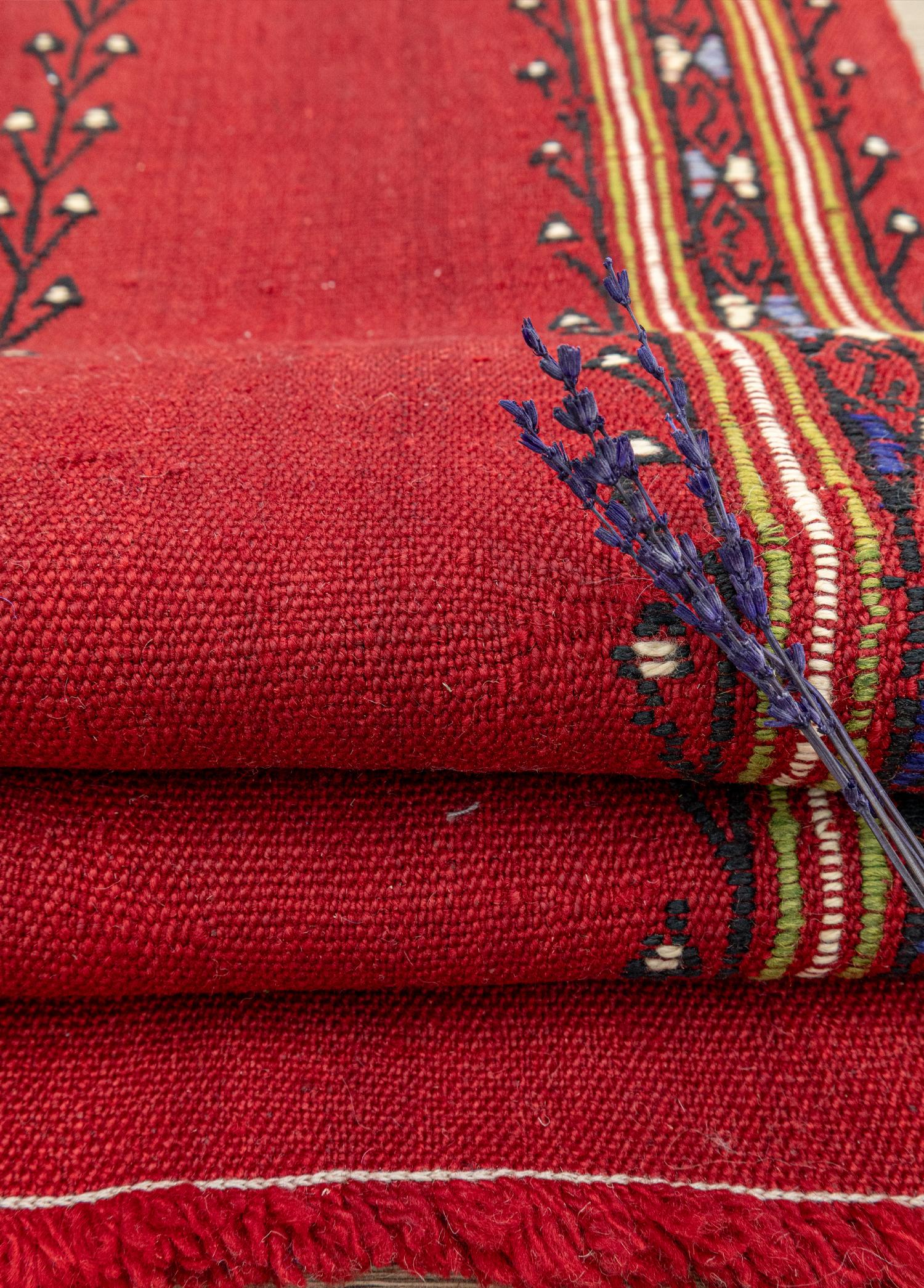 Birgos Anahtar Motifli Yün Kilim 164x225 cm