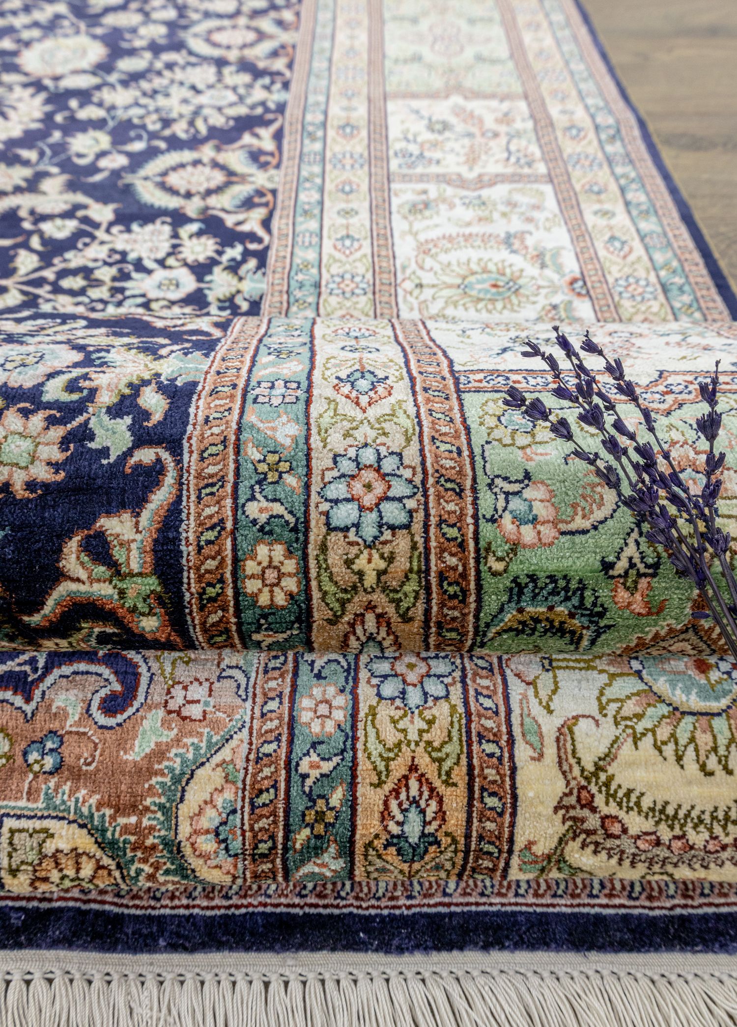 Sandine Madalyon Desenli İpek Halı 184x268 cm