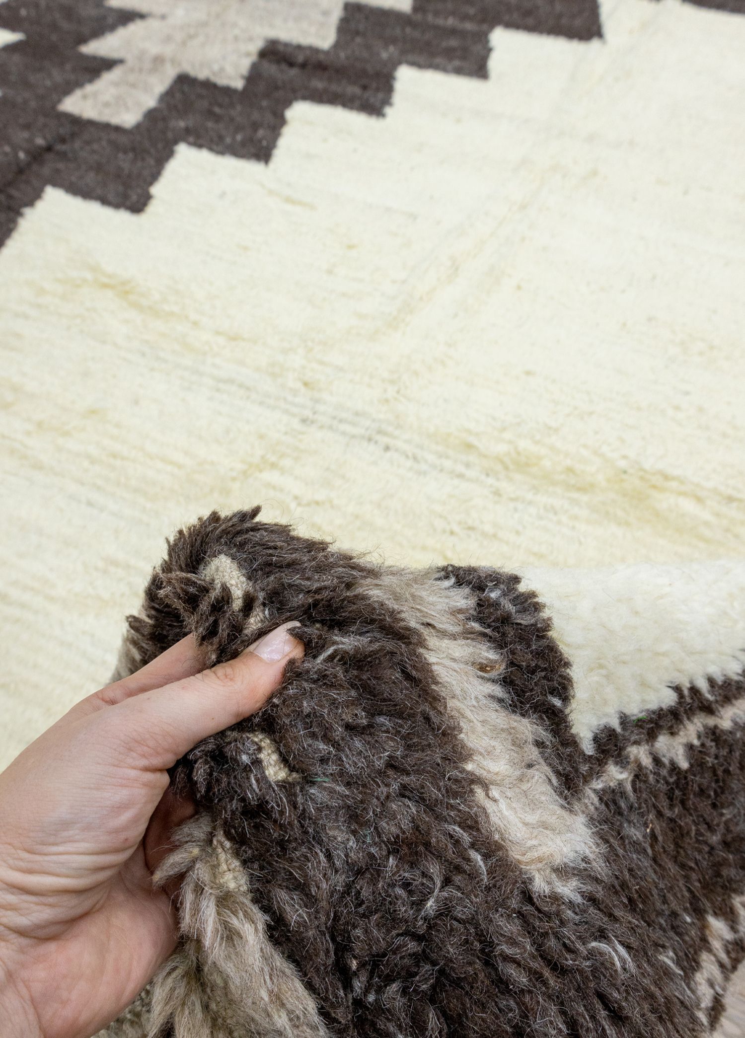 Eftal Modern Large Hand-Woven Wool Rug 330x450 cm