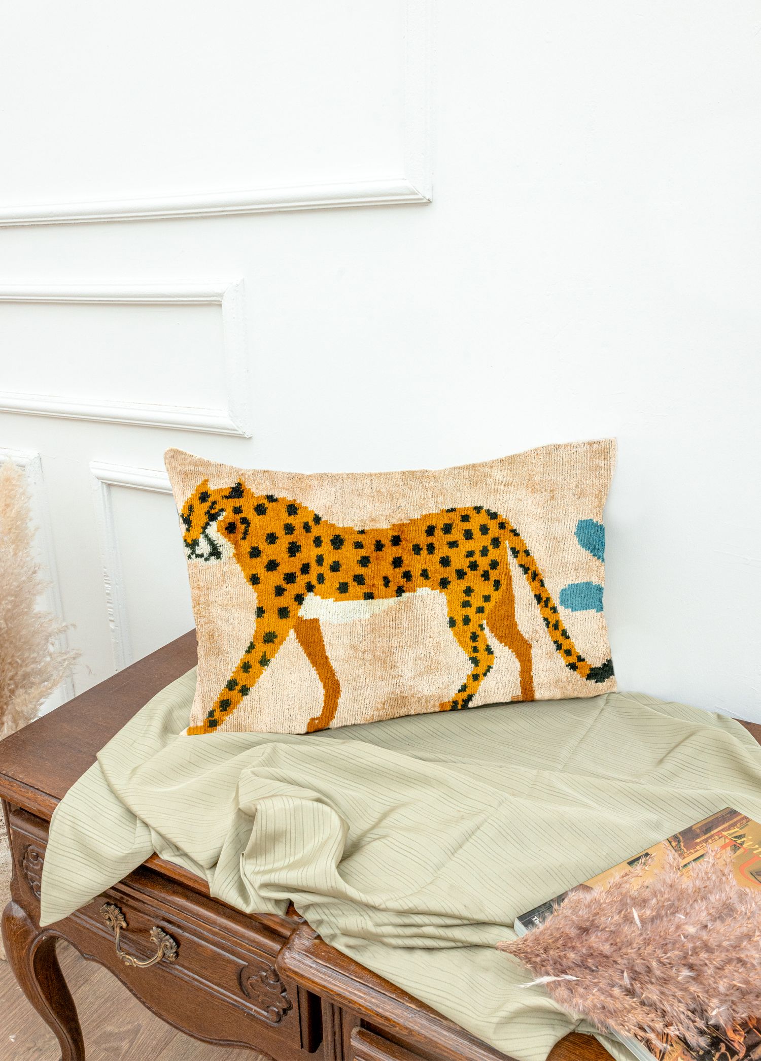 Daphne Cheetah Patterned Ikat Pillow 60x40 cm