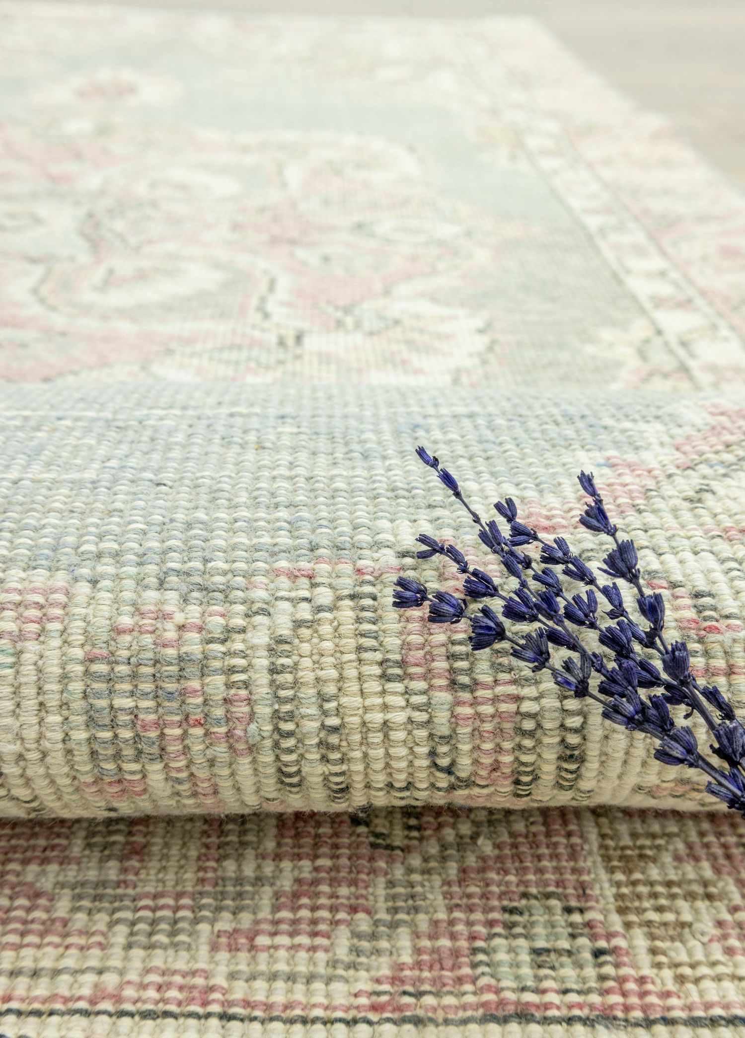 Gilan Flower Patterned Handwoven Rug 109x212 cm