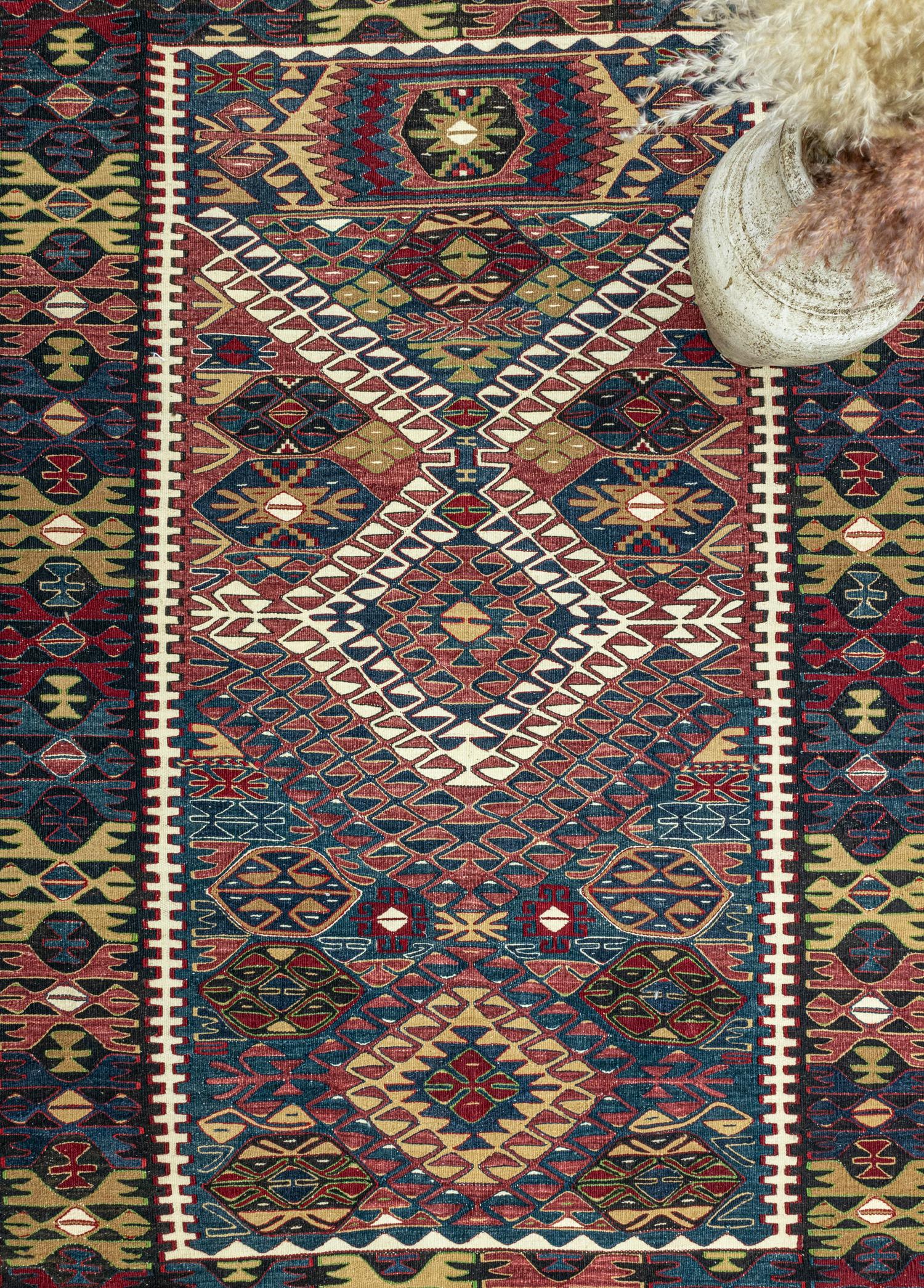 Vigen Rustic Hand-Woven Wool Nuzumla Rug 136x196 cm