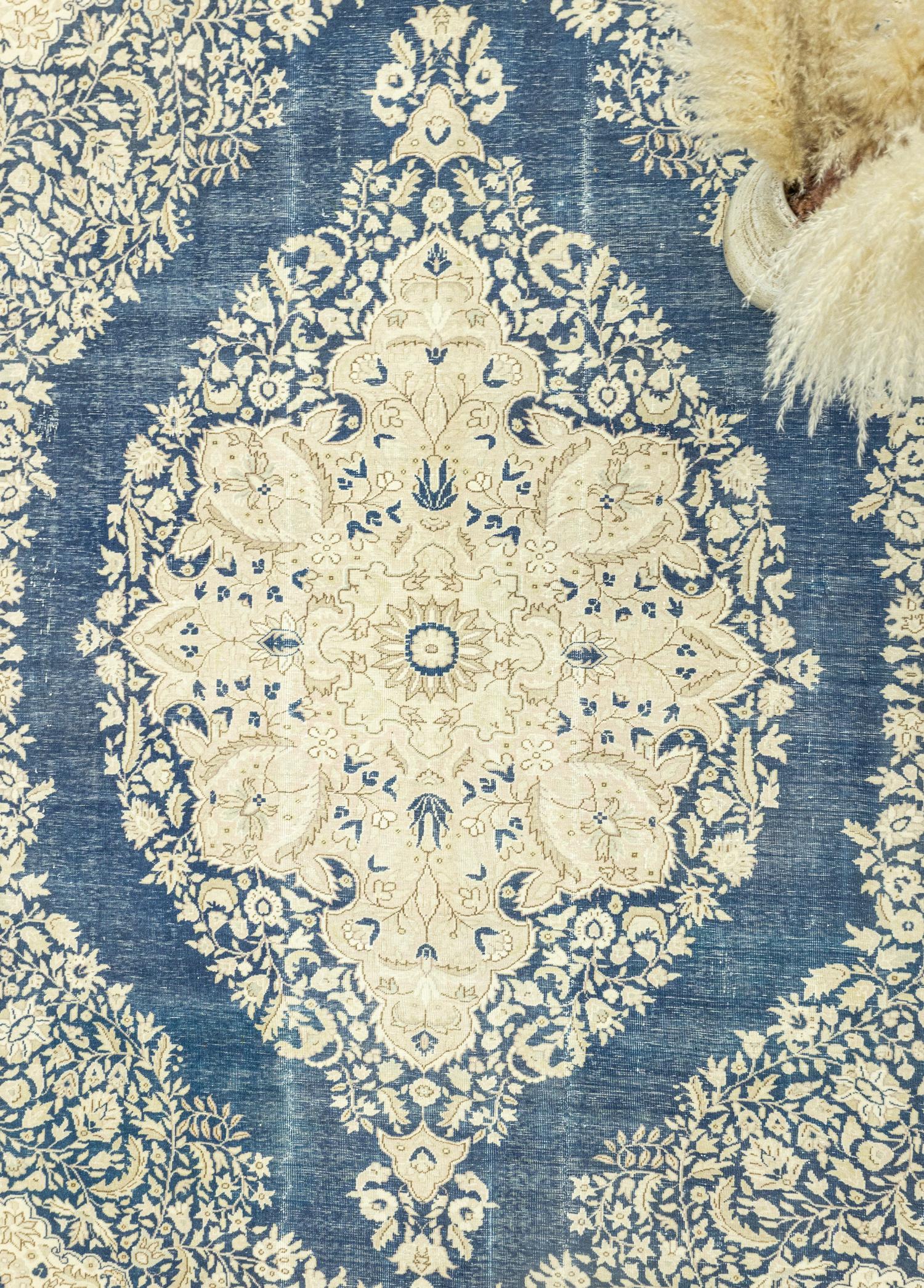 Anka Medallion Design Handwoven Rug 288x402 cm