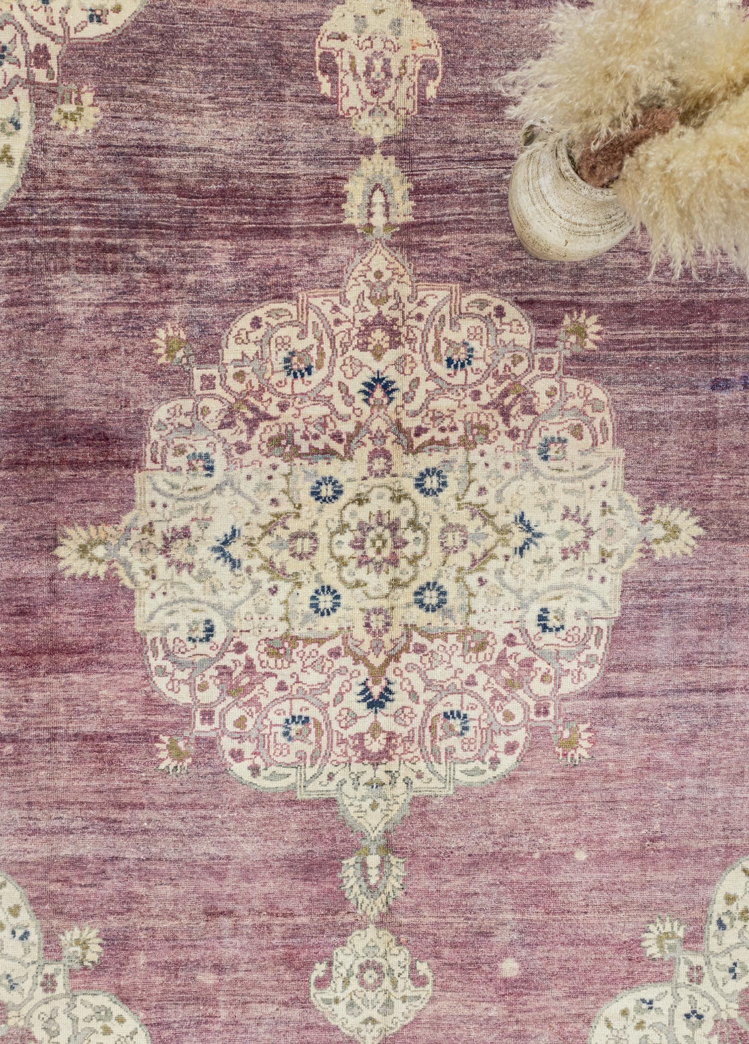 İynem Madalyon Desenli El Dokuma Halı 266x350 cm