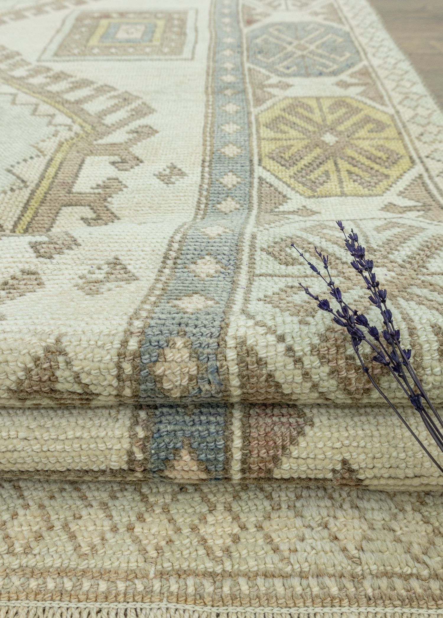 Deyra Rustik Tasarımlı Yün Halı 200x327 cm