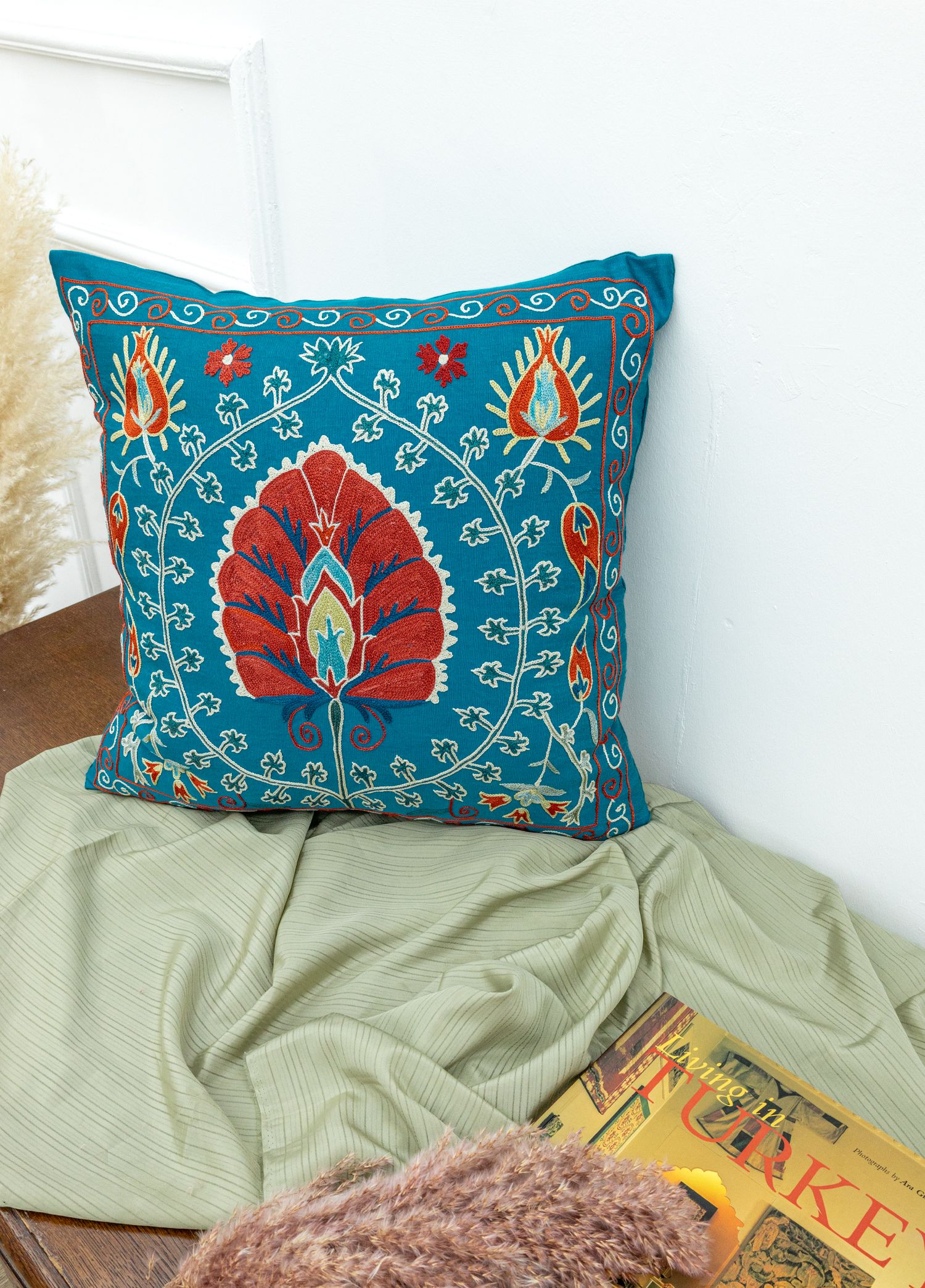 Hezaren Silk-Embroidered Suzani Cushion 50x50 cm