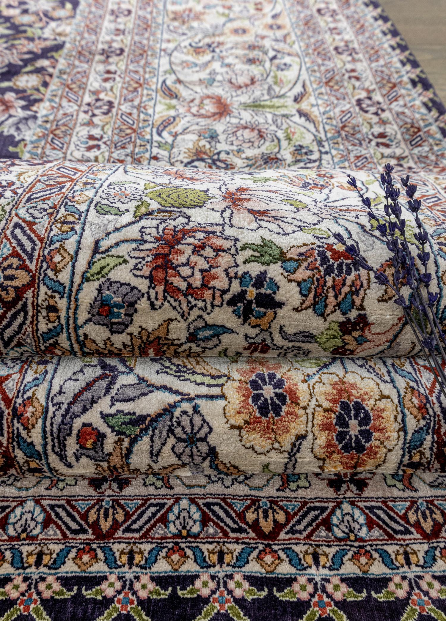 Sariya Serpme Çiçek Motifli İpek Halı 277x359 cm
