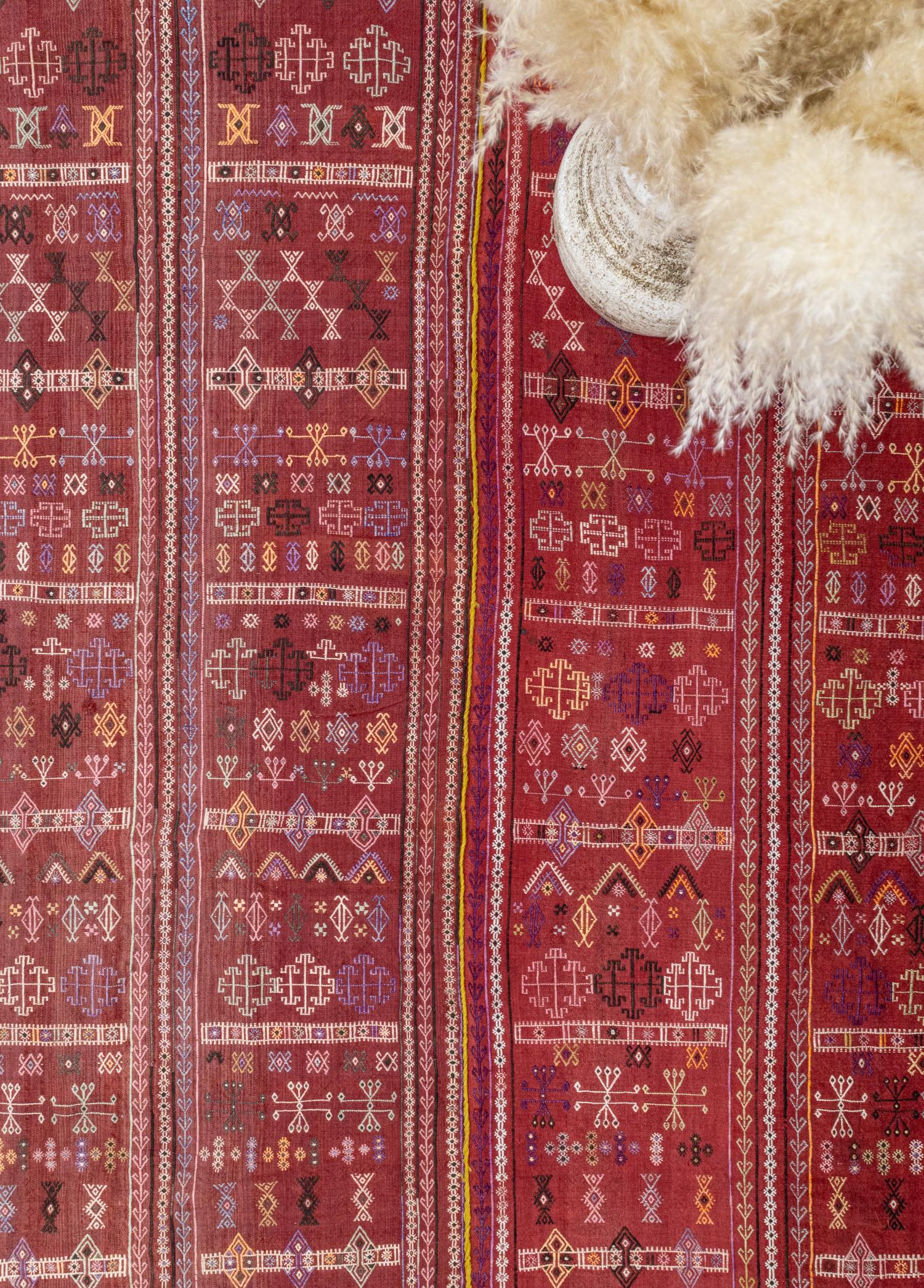What Does Vintage Rug Mean? How Old Should an Antique Rug Be?