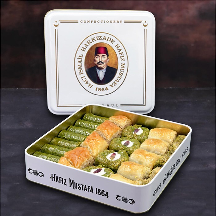 Mixed Walnut Baklava With Pistachio Hafız Mustafa 1 Kg Delicious