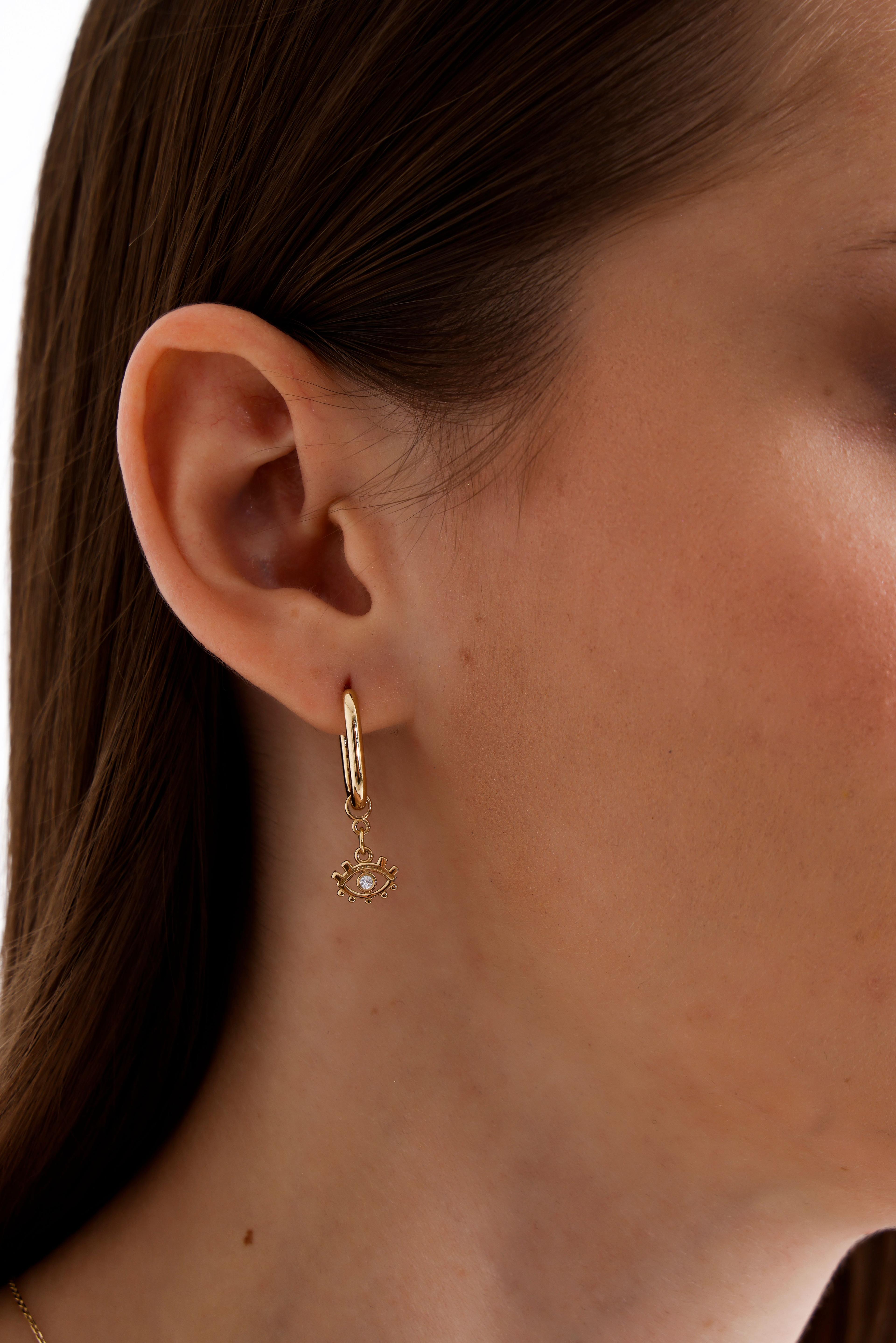 Eyepiece Charmed Gold Earring 18158