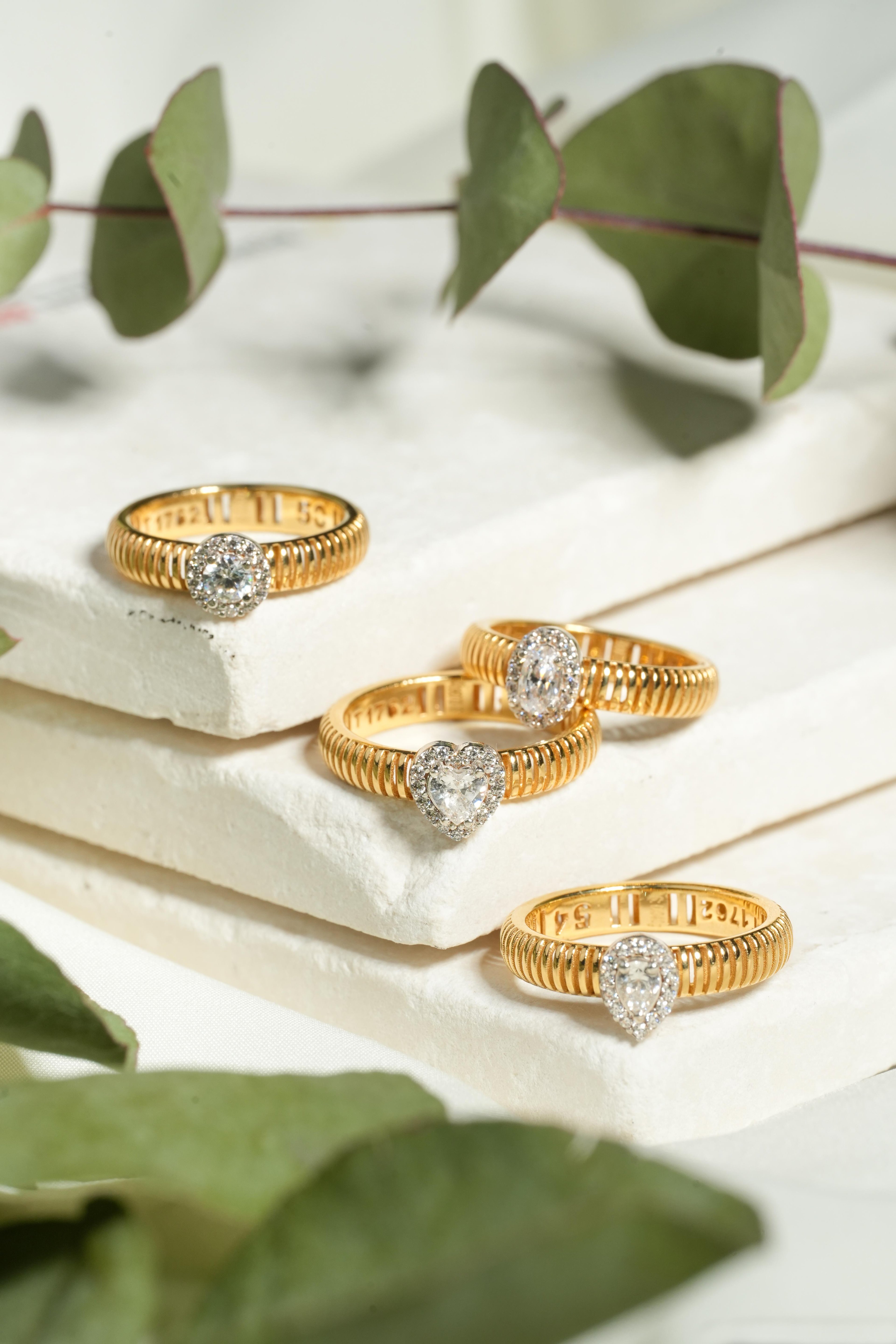 Circle of Elegance Gold Ring 18210