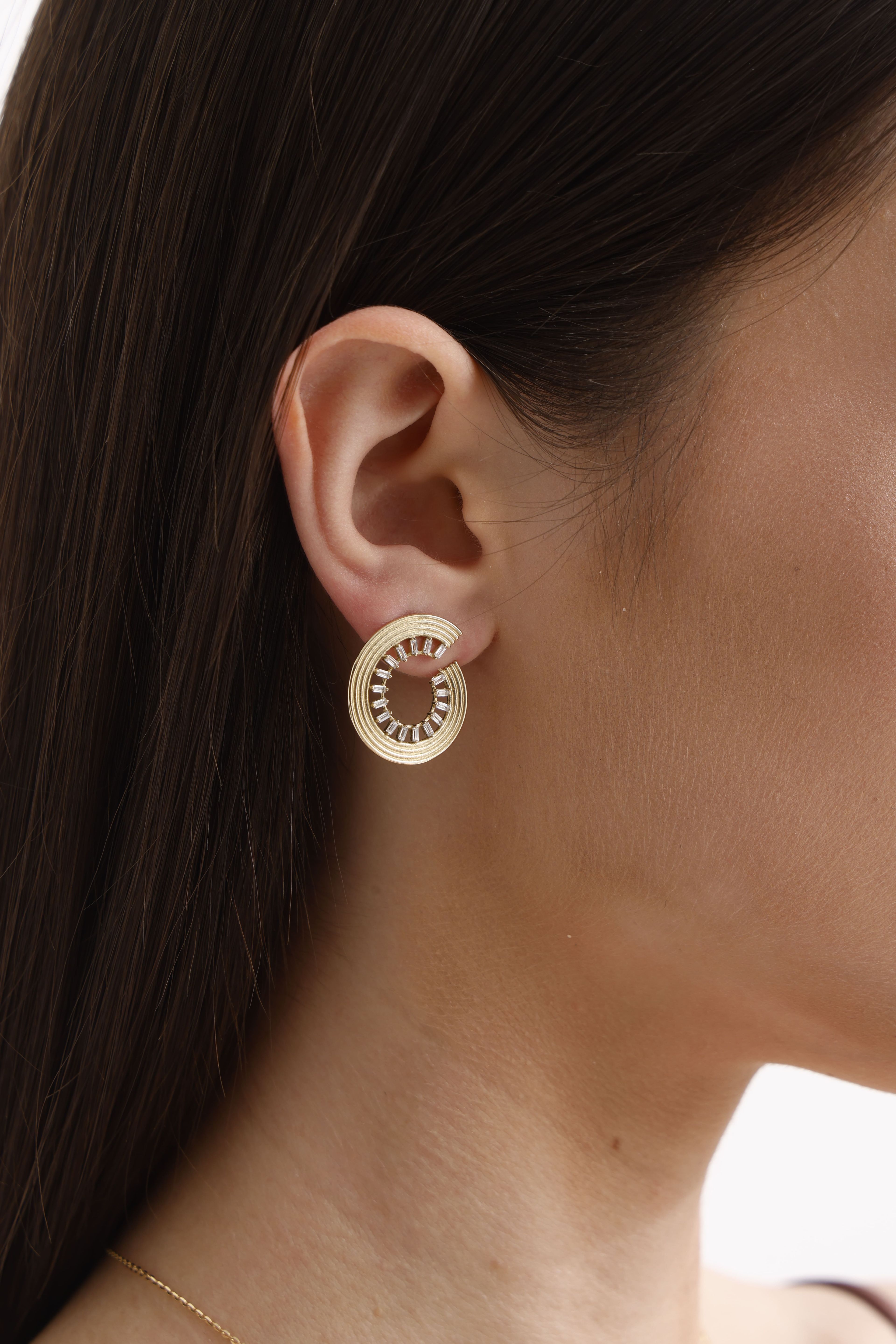 Spin Zirconia Gold Earring 14359