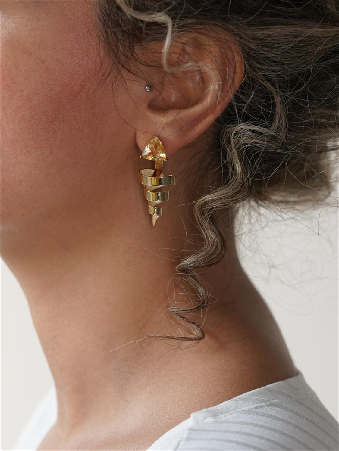 Breez Tornado Gold Earring B 18055